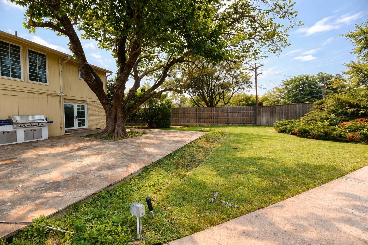 Single Family Residence For Sale in Dallas County , 12 Creekwood Circle, Richardson, Texas 75080, 4 Bedroom, 4 Bathroom, 2 Garage spaces, 3,690 Sqft, built in 1972, mls#21228551, Real Estate Agent in Richardson, Homes For Sale in Dallas county, Homes For Sale in Richardson, Realtor in Richardson Texas, Real Estate Brokerage Independent Realty Texas, Luminita Cordes Realtor