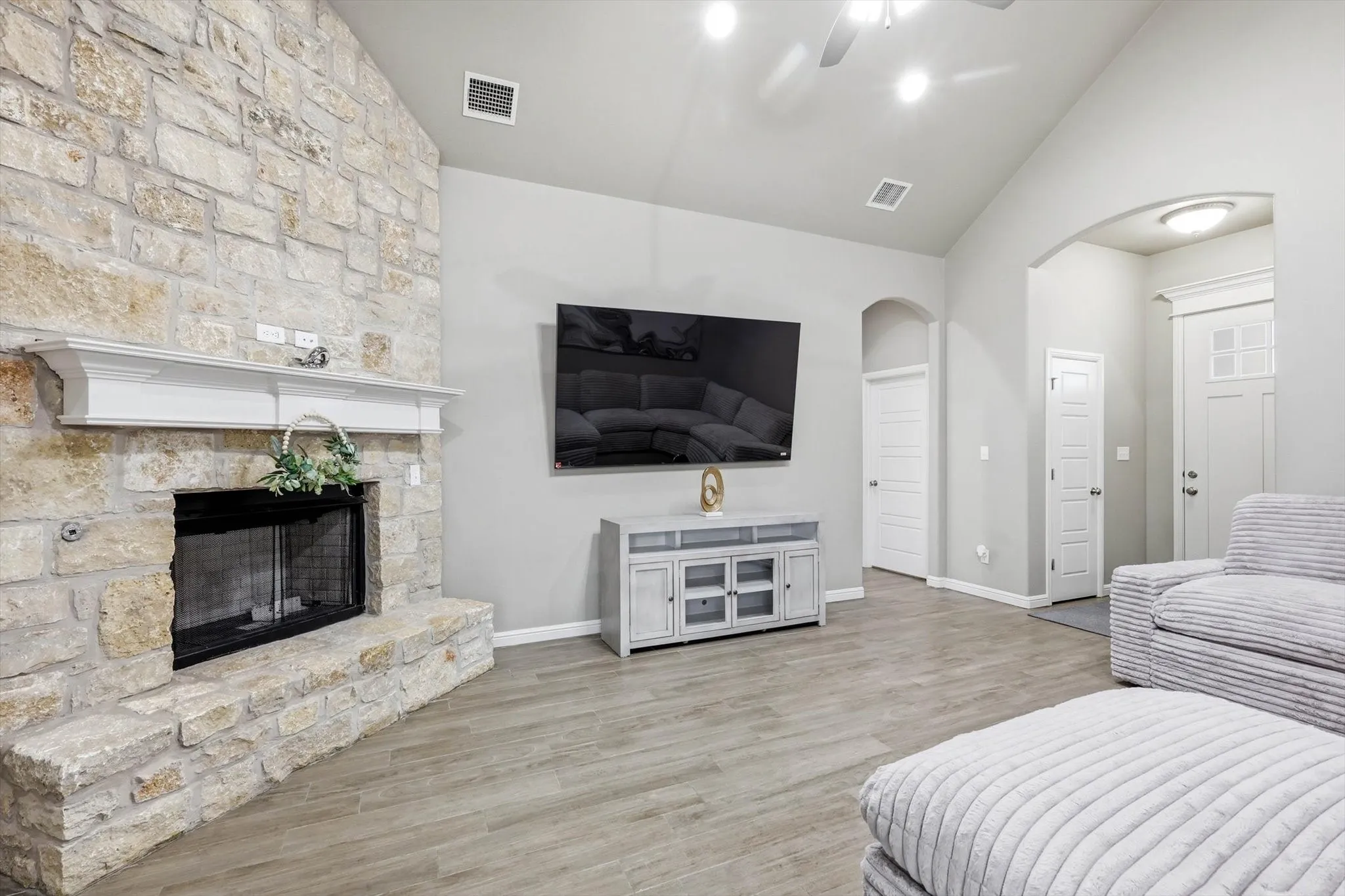 Single Family Residence For Sale in Hood County , 3312 Arrow Creek Drive, Granbury, Texas 76049, 3 Bedroom, 2 Bathroom, 2 Garage spaces, 1,549 Sqft, built in 2020, Preowned, mls#21227658, Real Estate Agent in Granbury, Homes For Sale in Hood county, Homes For Sale in Granbury, Realtor in Granbury Texas, Real Estate Brokerage Independent Realty Texas, Luminita Cordes Realtor