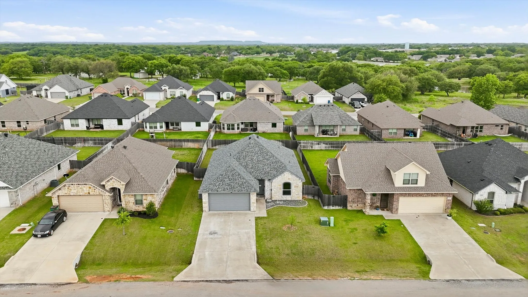 Single Family Residence For Sale in Hood County , 3312 Arrow Creek Drive, Granbury, Texas 76049, 3 Bedroom, 2 Bathroom, 2 Garage spaces, 1,549 Sqft, built in 2020, Preowned, mls#21227658, Real Estate Agent in Granbury, Homes For Sale in Hood county, Homes For Sale in Granbury, Realtor in Granbury Texas, Real Estate Brokerage Independent Realty Texas, Luminita Cordes Realtor