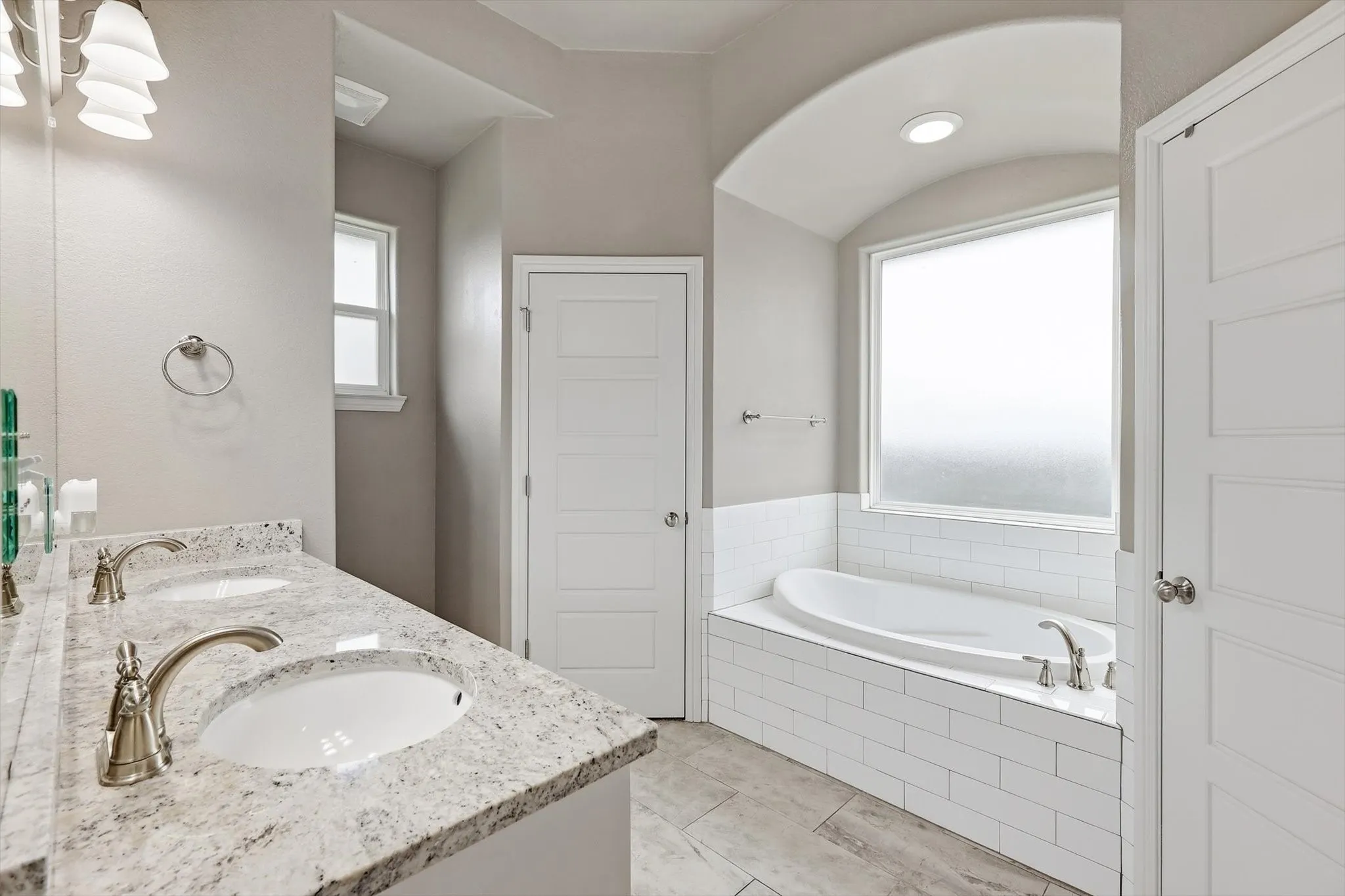 Single Family Residence For Sale in Hood County , 3312 Arrow Creek Drive, Granbury, Texas 76049, 3 Bedroom, 2 Bathroom, 2 Garage spaces, 1,549 Sqft, built in 2020, Preowned, mls#21227658, Real Estate Agent in Granbury, Homes For Sale in Hood county, Homes For Sale in Granbury, Realtor in Granbury Texas, Real Estate Brokerage Independent Realty Texas, Luminita Cordes Realtor