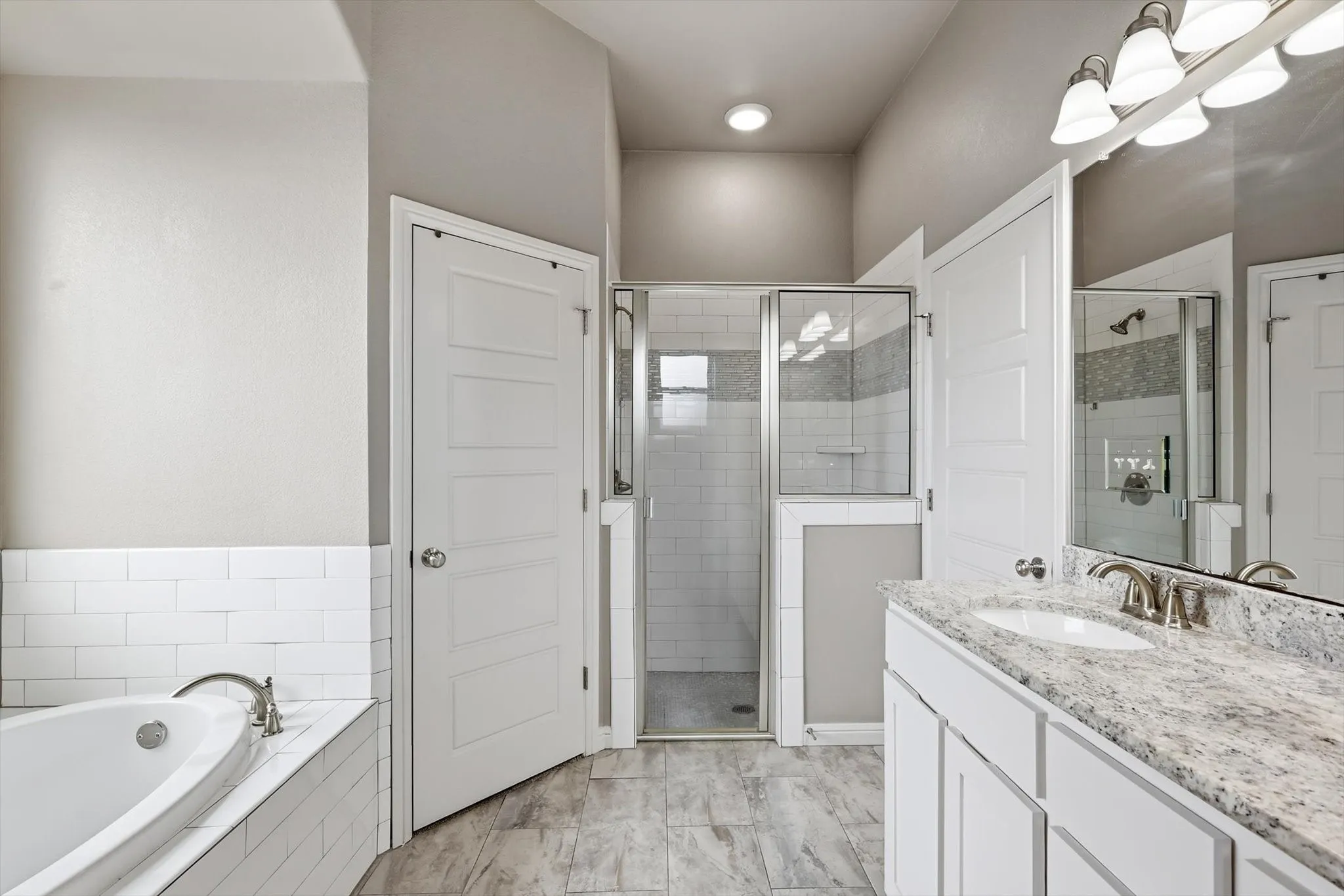 Single Family Residence For Sale in Hood County , 3312 Arrow Creek Drive, Granbury, Texas 76049, 3 Bedroom, 2 Bathroom, 2 Garage spaces, 1,549 Sqft, built in 2020, Preowned, mls#21227658, Real Estate Agent in Granbury, Homes For Sale in Hood county, Homes For Sale in Granbury, Realtor in Granbury Texas, Real Estate Brokerage Independent Realty Texas, Luminita Cordes Realtor