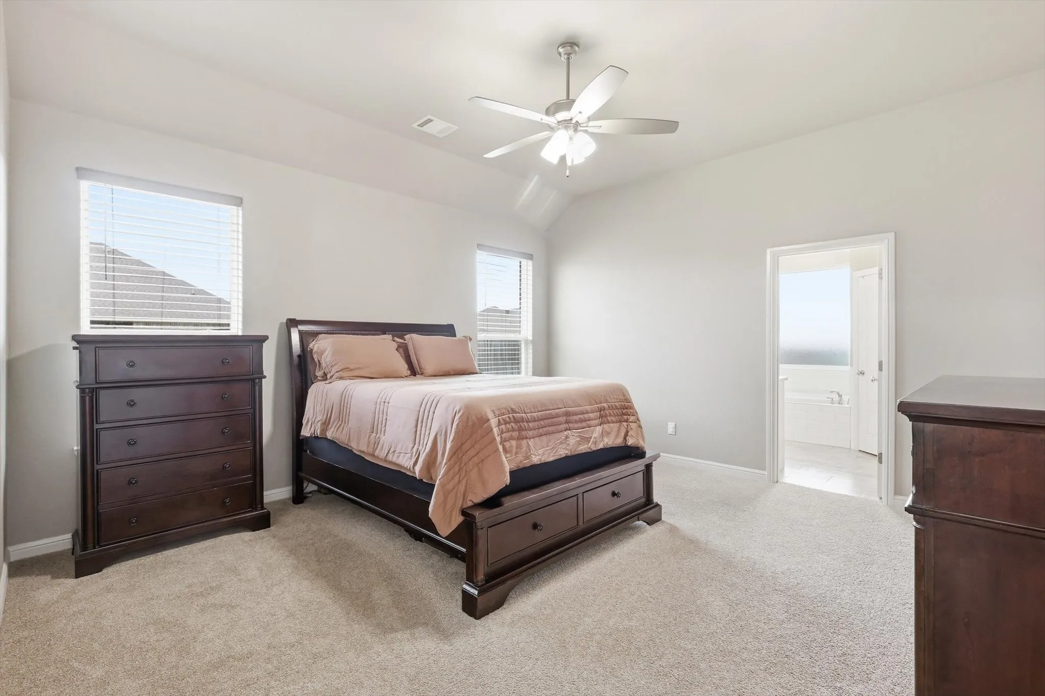 Single Family Residence For Sale in Hood County , 3312 Arrow Creek Drive, Granbury, Texas 76049, 3 Bedroom, 2 Bathroom, 2 Garage spaces, 1,549 Sqft, built in 2020, Preowned, mls#21227658, Real Estate Agent in Granbury, Homes For Sale in Hood county, Homes For Sale in Granbury, Realtor in Granbury Texas, Real Estate Brokerage Independent Realty Texas, Luminita Cordes Realtor