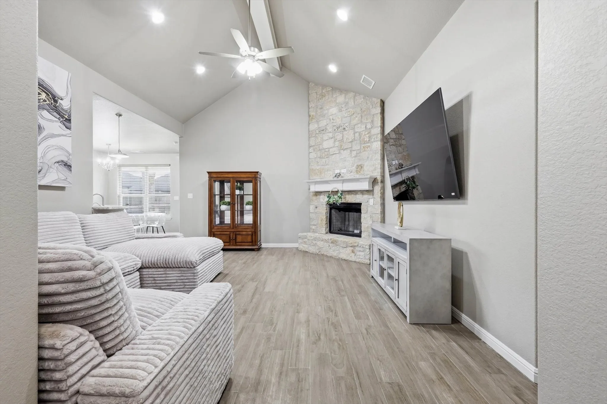 Single Family Residence For Sale in Hood County , 3312 Arrow Creek Drive, Granbury, Texas 76049, 3 Bedroom, 2 Bathroom, 2 Garage spaces, 1,549 Sqft, built in 2020, Preowned, mls#21227658, Real Estate Agent in Granbury, Homes For Sale in Hood county, Homes For Sale in Granbury, Realtor in Granbury Texas, Real Estate Brokerage Independent Realty Texas, Luminita Cordes Realtor