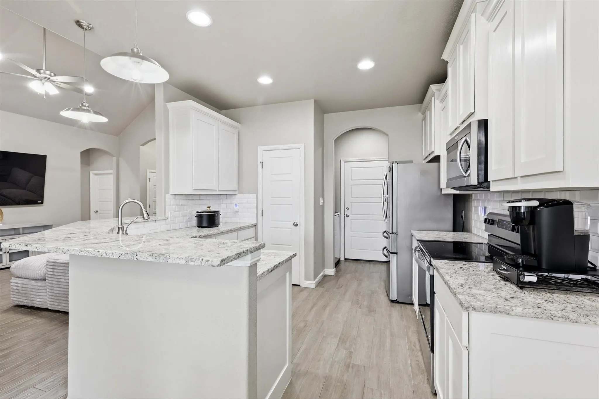 Single Family Residence For Sale in Hood County , 3312 Arrow Creek Drive, Granbury, Texas 76049, 3 Bedroom, 2 Bathroom, 2 Garage spaces, 1,549 Sqft, built in 2020, Preowned, mls#21227658, Real Estate Agent in Granbury, Homes For Sale in Hood county, Homes For Sale in Granbury, Realtor in Granbury Texas, Real Estate Brokerage Independent Realty Texas, Luminita Cordes Realtor