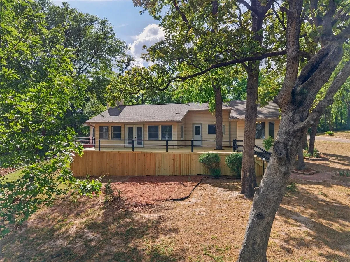 Single Family Residence For Sale in Henderson County , 102 Summerall Drive, Mabank, Texas 75156, 3 Bedroom, 3 Bathroom, Garage spaces, 2,356 Sqft, built in 1993, mls#21190066, Real Estate Agent in Mabank, Homes For Sale in Henderson county, Homes For Sale in Mabank, Realtor in Mabank Texas, Real Estate Brokerage Independent Realty Texas, Luminita Cordes Realtor