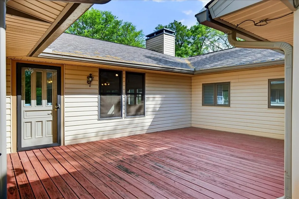 Single Family Residence For Sale in Henderson County , 102 Summerall Drive, Mabank, Texas 75156, 3 Bedroom, 3 Bathroom, Garage spaces, 2,356 Sqft, built in 1993, mls#21190066, Real Estate Agent in Mabank, Homes For Sale in Henderson county, Homes For Sale in Mabank, Realtor in Mabank Texas, Real Estate Brokerage Independent Realty Texas, Luminita Cordes Realtor