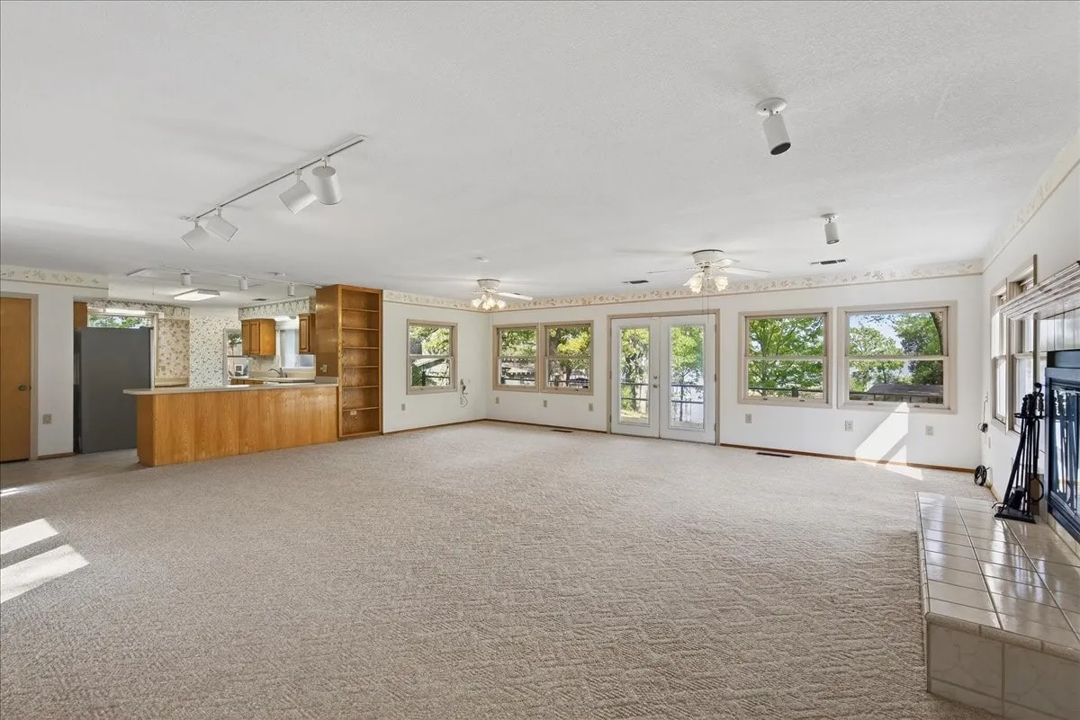 Single Family Residence For Sale in Henderson County , 102 Summerall Drive, Mabank, Texas 75156, 3 Bedroom, 3 Bathroom, Garage spaces, 2,356 Sqft, built in 1993, mls#21190066, Real Estate Agent in Mabank, Homes For Sale in Henderson county, Homes For Sale in Mabank, Realtor in Mabank Texas, Real Estate Brokerage Independent Realty Texas, Luminita Cordes Realtor