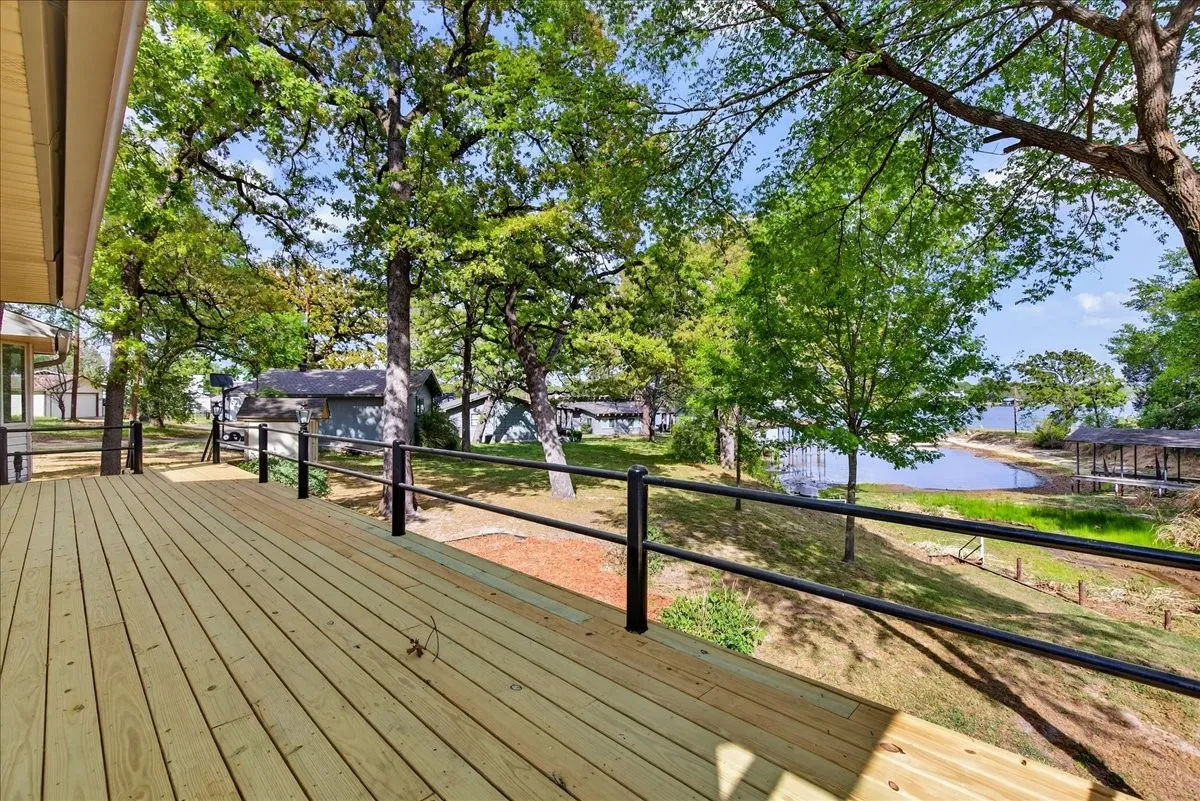 Single Family Residence For Sale in Henderson County , 102 Summerall Drive, Mabank, Texas 75156, 3 Bedroom, 3 Bathroom, Garage spaces, 2,356 Sqft, built in 1993, mls#21190066, Real Estate Agent in Mabank, Homes For Sale in Henderson county, Homes For Sale in Mabank, Realtor in Mabank Texas, Real Estate Brokerage Independent Realty Texas, Luminita Cordes Realtor