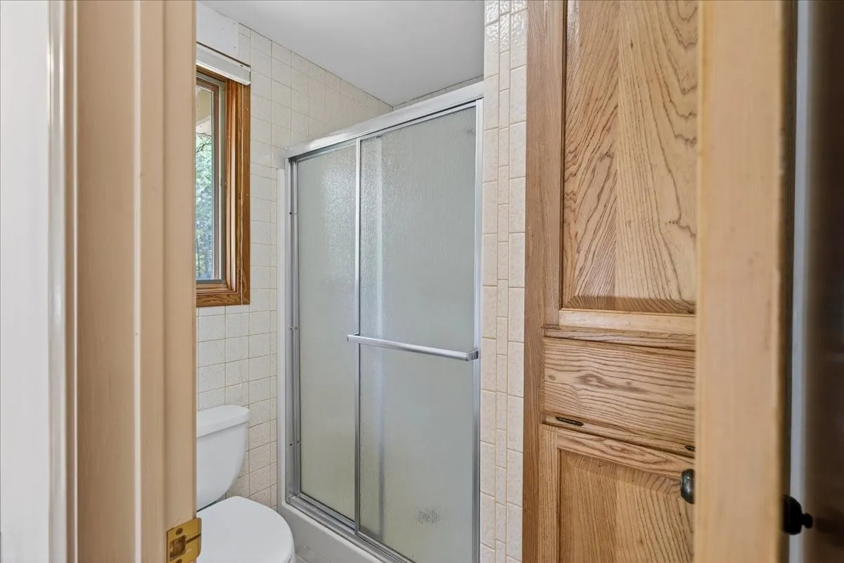 Single Family Residence For Sale in Henderson County , 102 Summerall Drive, Mabank, Texas 75156, 3 Bedroom, 3 Bathroom, Garage spaces, 2,356 Sqft, built in 1993, mls#21190066, Real Estate Agent in Mabank, Homes For Sale in Henderson county, Homes For Sale in Mabank, Realtor in Mabank Texas, Real Estate Brokerage Independent Realty Texas, Luminita Cordes Realtor