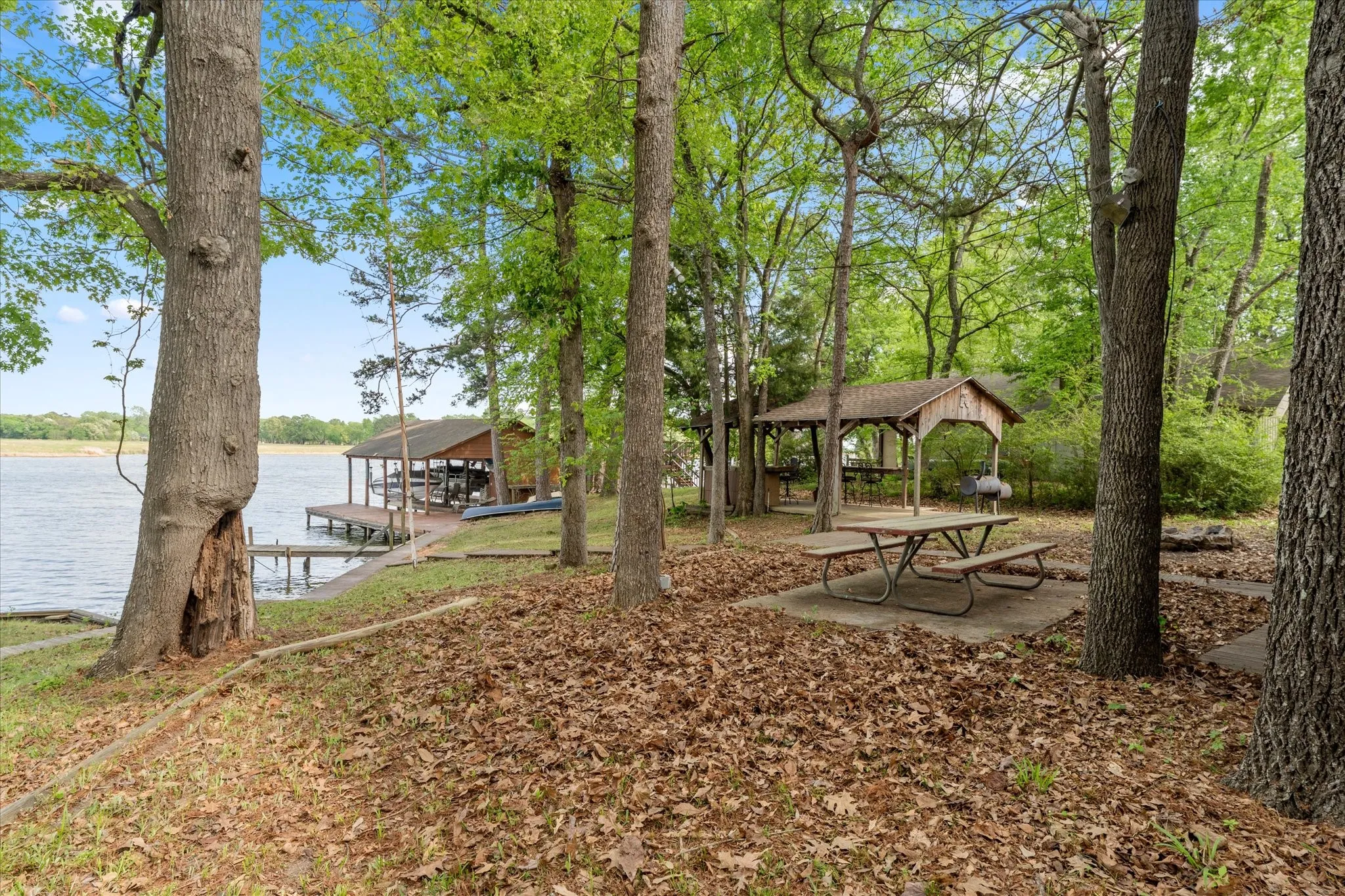 Single Family Residence For Sale in Franklin (TX) County , 405 Triple S Drive, Mount Vernon, Texas 75457, 6 Bedroom, 2 Bathroom, Garage spaces, 1,992 Sqft, built in 1980, mls#21228588, Real Estate Agent in Mount Vernon, Homes For Sale in Franklin (TX) county, Homes For Sale in Mount Vernon, Realtor in Mount Vernon Texas, Real Estate Brokerage Independent Realty Texas, Luminita Cordes Realtor