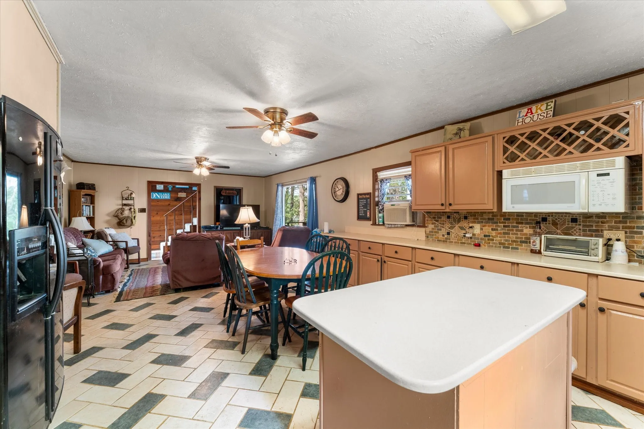 Single Family Residence For Sale in Franklin (TX) County , 405 Triple S Drive, Mount Vernon, Texas 75457, 6 Bedroom, 2 Bathroom, Garage spaces, 1,992 Sqft, built in 1980, mls#21228588, Real Estate Agent in Mount Vernon, Homes For Sale in Franklin (TX) county, Homes For Sale in Mount Vernon, Realtor in Mount Vernon Texas, Real Estate Brokerage Independent Realty Texas, Luminita Cordes Realtor