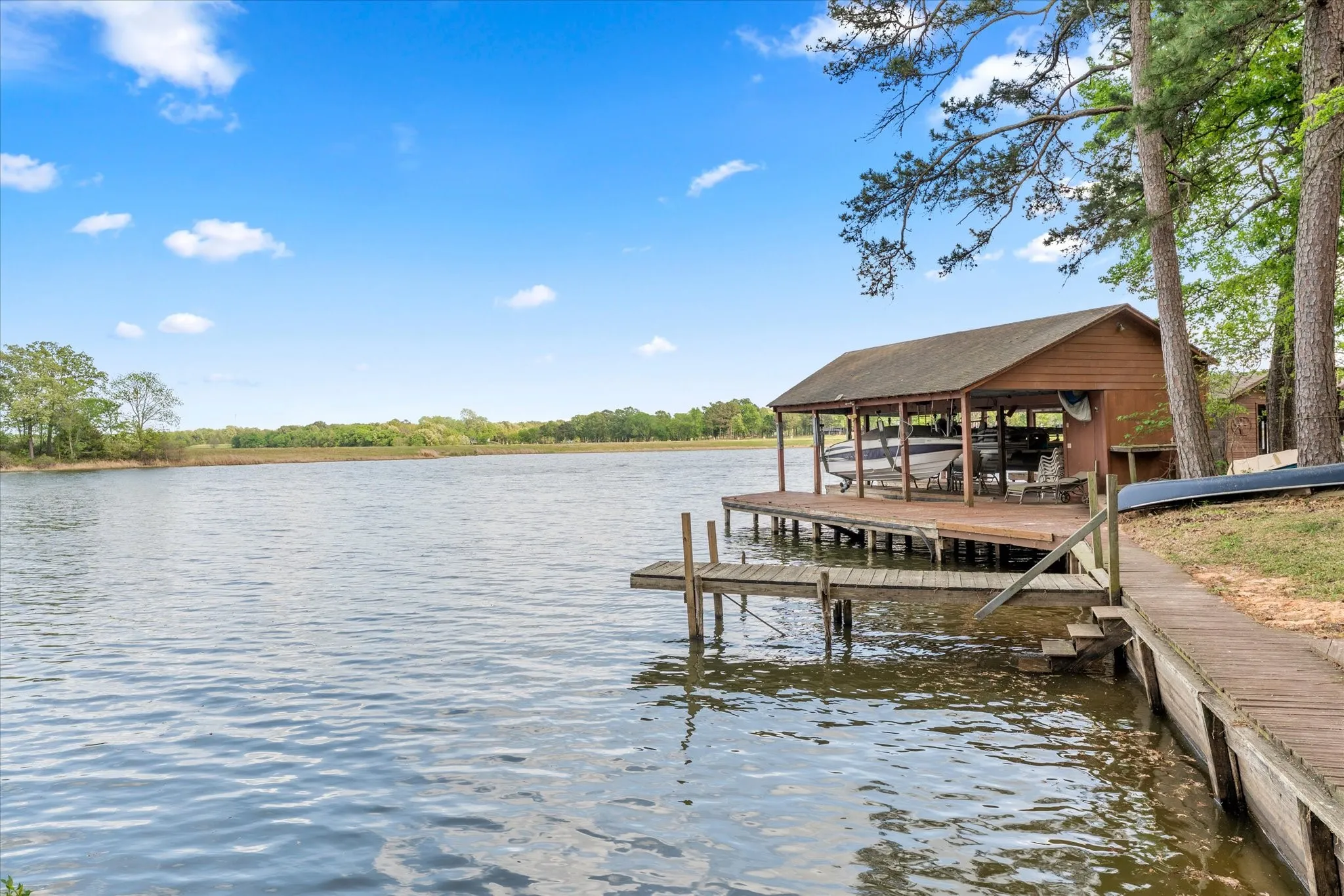 Single Family Residence For Sale in Franklin (TX) County , 405 Triple S Drive, Mount Vernon, Texas 75457, 6 Bedroom, 2 Bathroom, Garage spaces, 1,992 Sqft, built in 1980, mls#21228588, Real Estate Agent in Mount Vernon, Homes For Sale in Franklin (TX) county, Homes For Sale in Mount Vernon, Realtor in Mount Vernon Texas, Real Estate Brokerage Independent Realty Texas, Luminita Cordes Realtor