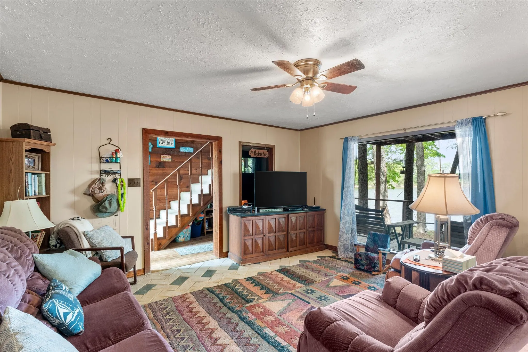 Single Family Residence For Sale in Franklin (TX) County , 405 Triple S Drive, Mount Vernon, Texas 75457, 6 Bedroom, 2 Bathroom, Garage spaces, 1,992 Sqft, built in 1980, mls#21228588, Real Estate Agent in Mount Vernon, Homes For Sale in Franklin (TX) county, Homes For Sale in Mount Vernon, Realtor in Mount Vernon Texas, Real Estate Brokerage Independent Realty Texas, Luminita Cordes Realtor