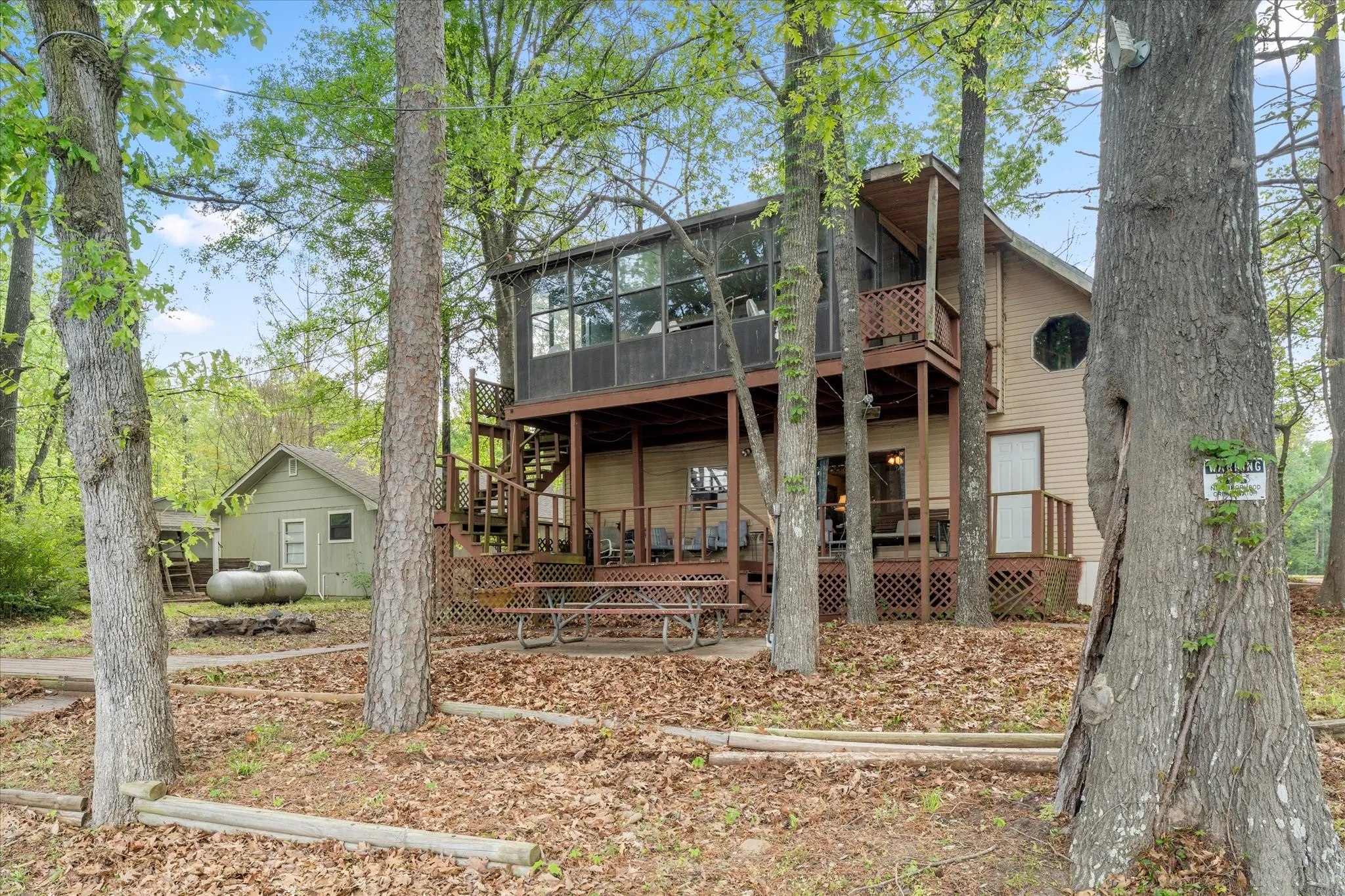 Single Family Residence For Sale in Franklin (TX) County , 405 Triple S Drive, Mount Vernon, Texas 75457, 6 Bedroom, 2 Bathroom, Garage spaces, 1,992 Sqft, built in 1980, mls#21228588, Real Estate Agent in Mount Vernon, Homes For Sale in Franklin (TX) county, Homes For Sale in Mount Vernon, Realtor in Mount Vernon Texas, Real Estate Brokerage Independent Realty Texas, Luminita Cordes Realtor