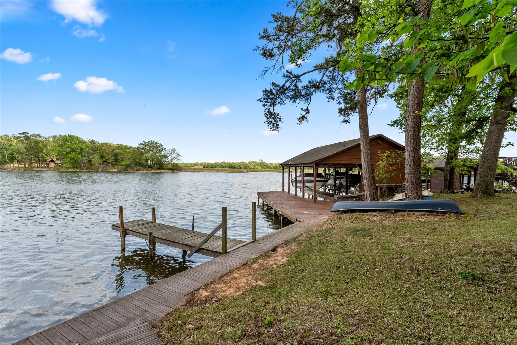 Single Family Residence For Sale in Franklin (TX) County , 405 Triple S Drive, Mount Vernon, Texas 75457, 6 Bedroom, 2 Bathroom, Garage spaces, 1,992 Sqft, built in 1980, mls#21228588, Real Estate Agent in Mount Vernon, Homes For Sale in Franklin (TX) county, Homes For Sale in Mount Vernon, Realtor in Mount Vernon Texas, Real Estate Brokerage Independent Realty Texas, Luminita Cordes Realtor
