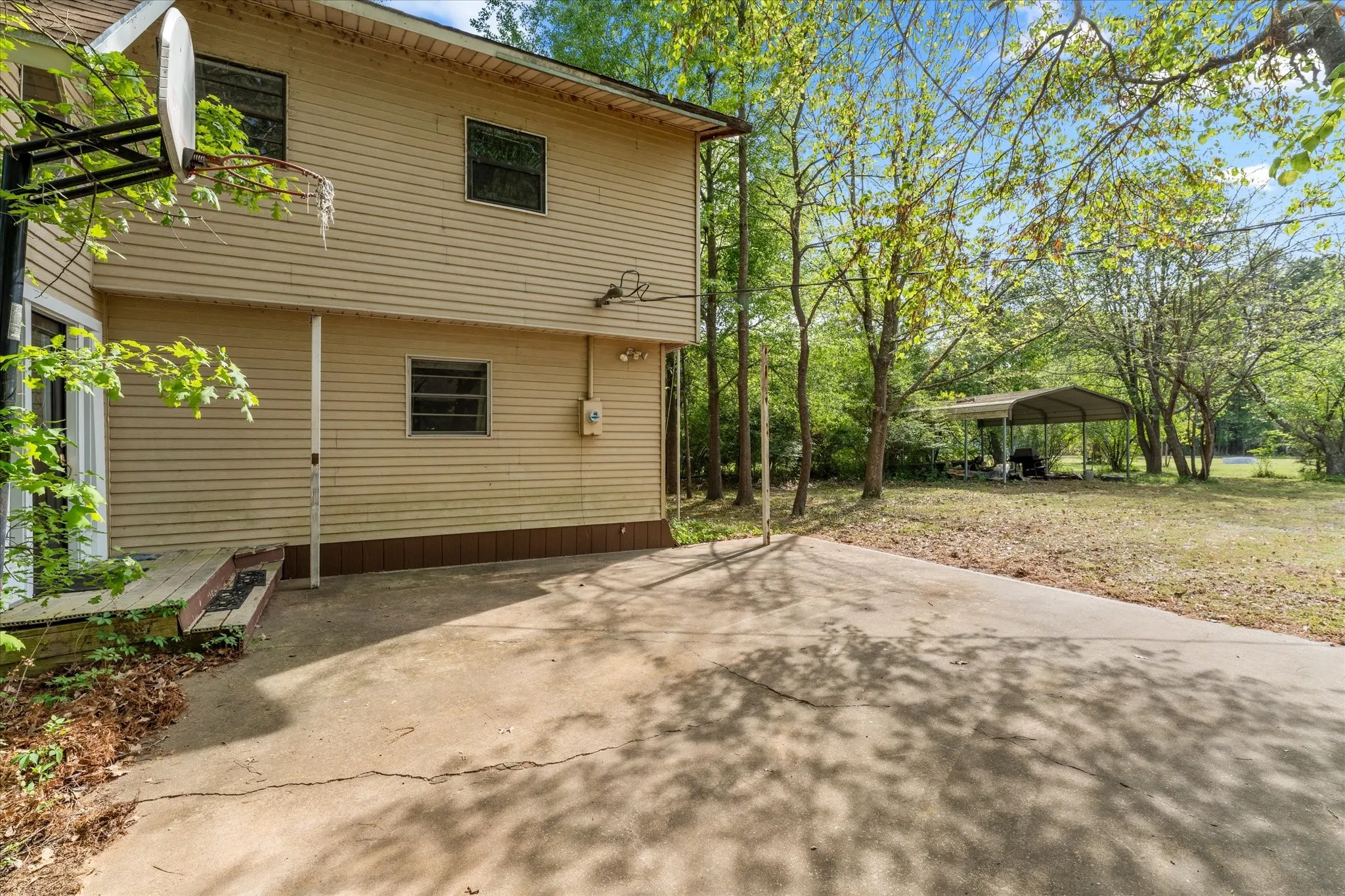 Single Family Residence For Sale in Franklin (TX) County , 405 Triple S Drive, Mount Vernon, Texas 75457, 6 Bedroom, 2 Bathroom, Garage spaces, 1,992 Sqft, built in 1980, mls#21228588, Real Estate Agent in Mount Vernon, Homes For Sale in Franklin (TX) county, Homes For Sale in Mount Vernon, Realtor in Mount Vernon Texas, Real Estate Brokerage Independent Realty Texas, Luminita Cordes Realtor
