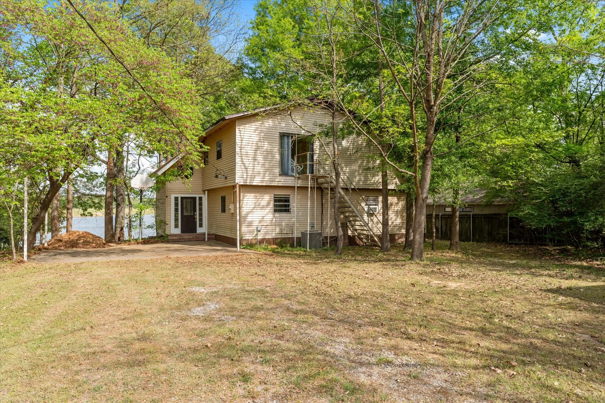 Single Family Residence For Sale in Franklin (TX) County , 405 Triple S Drive, Mount Vernon, Texas 75457, 6 Bedroom, 2 Bathroom, Garage spaces, 1,992 Sqft, built in 1980, mls#21228588, Real Estate Agent in Mount Vernon, Homes For Sale in Franklin (TX) county, Homes For Sale in Mount Vernon, Realtor in Mount Vernon Texas, Real Estate Brokerage Independent Realty Texas, Luminita Cordes Realtor