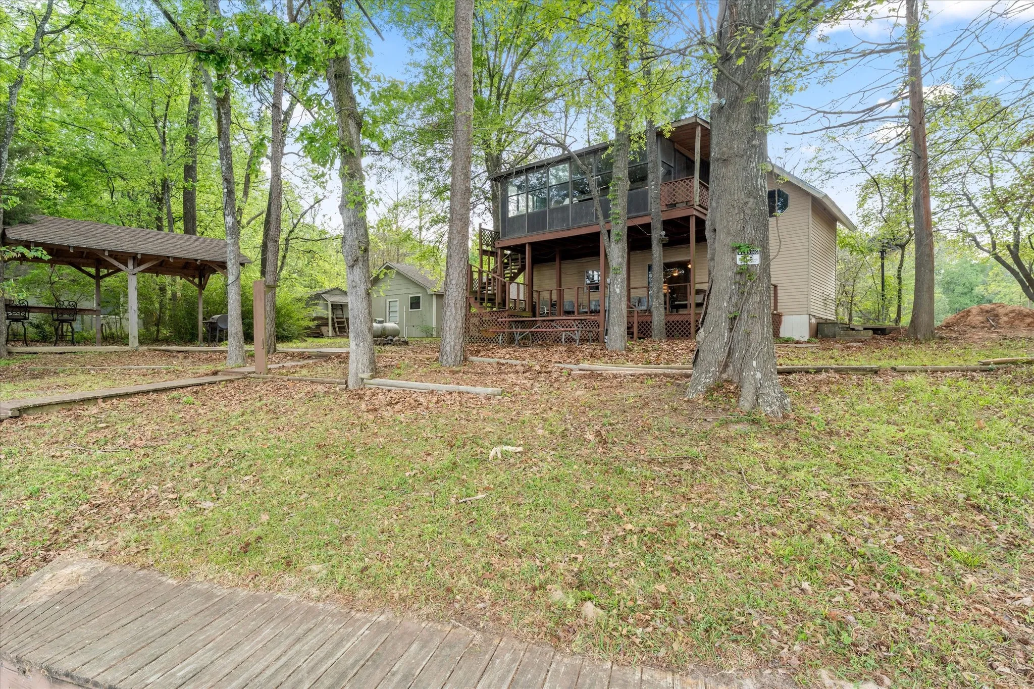 Single Family Residence For Sale in Franklin (TX) County , 405 Triple S Drive, Mount Vernon, Texas 75457, 6 Bedroom, 2 Bathroom, Garage spaces, 1,992 Sqft, built in 1980, mls#21228588, Real Estate Agent in Mount Vernon, Homes For Sale in Franklin (TX) county, Homes For Sale in Mount Vernon, Realtor in Mount Vernon Texas, Real Estate Brokerage Independent Realty Texas, Luminita Cordes Realtor