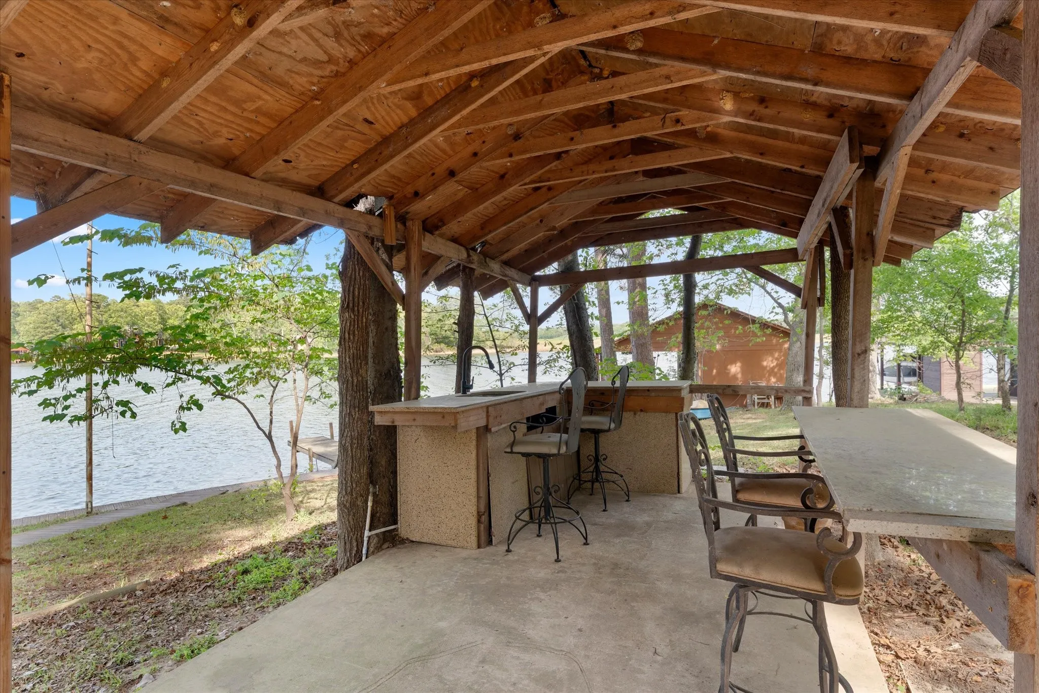 Single Family Residence For Sale in Franklin (TX) County , 405 Triple S Drive, Mount Vernon, Texas 75457, 6 Bedroom, 2 Bathroom, Garage spaces, 1,992 Sqft, built in 1980, mls#21228588, Real Estate Agent in Mount Vernon, Homes For Sale in Franklin (TX) county, Homes For Sale in Mount Vernon, Realtor in Mount Vernon Texas, Real Estate Brokerage Independent Realty Texas, Luminita Cordes Realtor