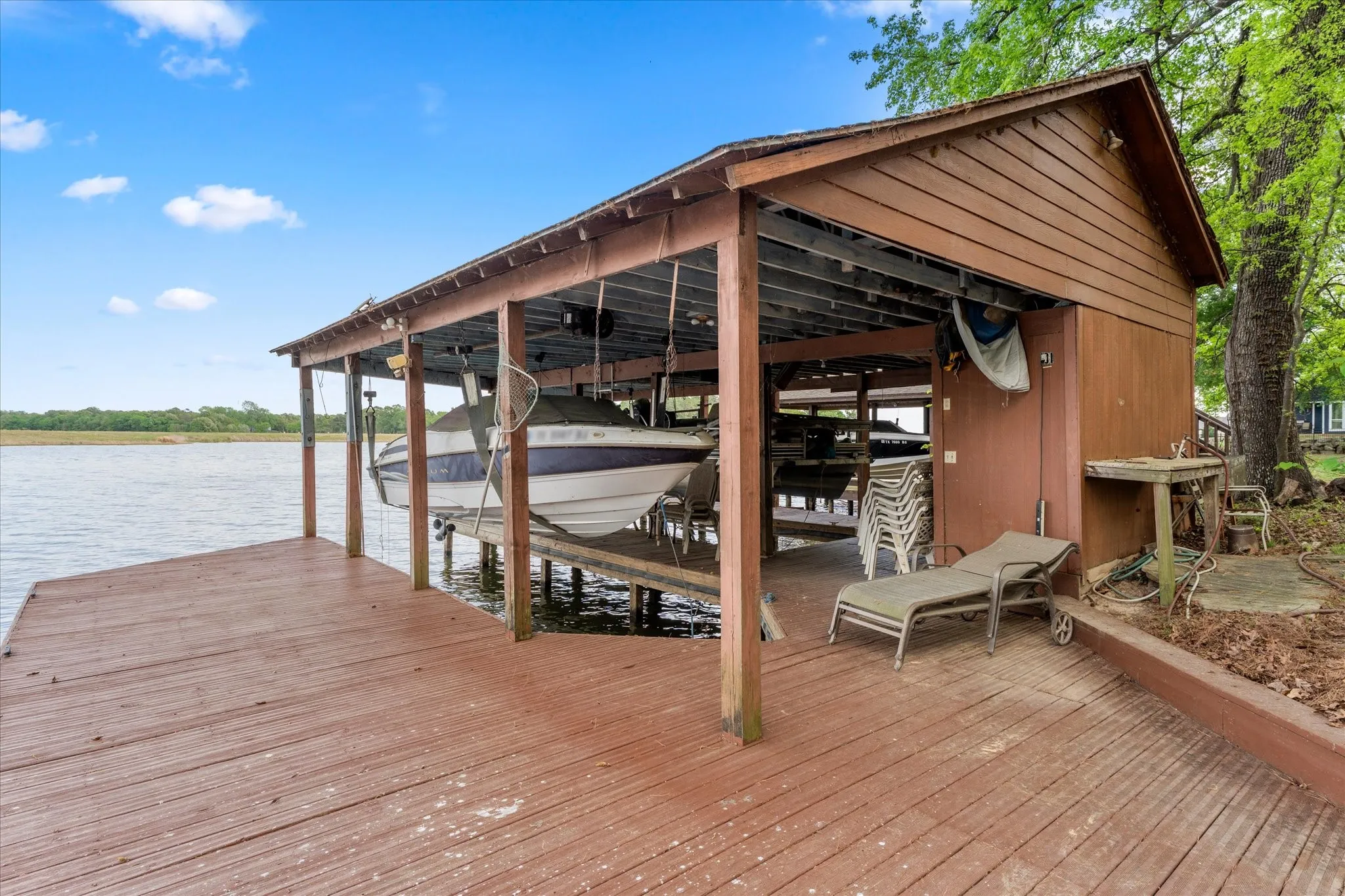 Single Family Residence For Sale in Franklin (TX) County , 405 Triple S Drive, Mount Vernon, Texas 75457, 6 Bedroom, 2 Bathroom, Garage spaces, 1,992 Sqft, built in 1980, mls#21228588, Real Estate Agent in Mount Vernon, Homes For Sale in Franklin (TX) county, Homes For Sale in Mount Vernon, Realtor in Mount Vernon Texas, Real Estate Brokerage Independent Realty Texas, Luminita Cordes Realtor