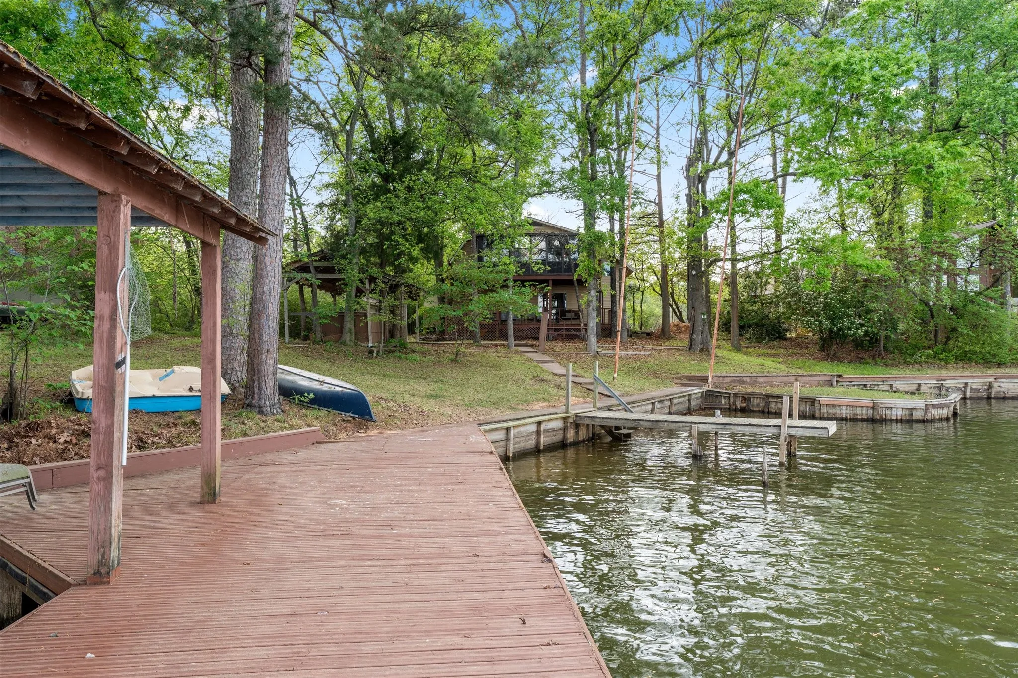 Single Family Residence For Sale in Franklin (TX) County , 405 Triple S Drive, Mount Vernon, Texas 75457, 6 Bedroom, 2 Bathroom, Garage spaces, 1,992 Sqft, built in 1980, mls#21228588, Real Estate Agent in Mount Vernon, Homes For Sale in Franklin (TX) county, Homes For Sale in Mount Vernon, Realtor in Mount Vernon Texas, Real Estate Brokerage Independent Realty Texas, Luminita Cordes Realtor