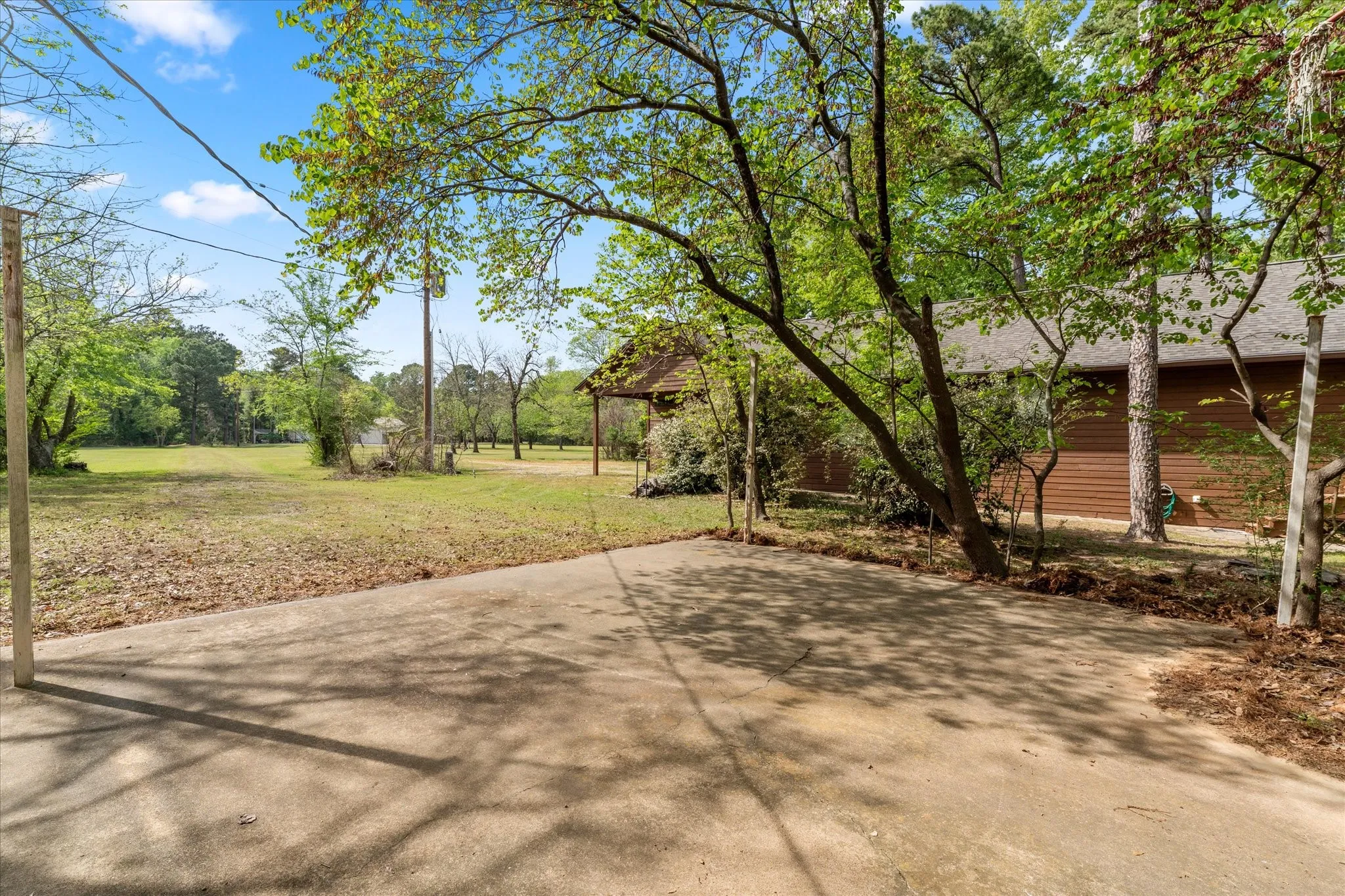 Single Family Residence For Sale in Franklin (TX) County , 405 Triple S Drive, Mount Vernon, Texas 75457, 6 Bedroom, 2 Bathroom, Garage spaces, 1,992 Sqft, built in 1980, mls#21228588, Real Estate Agent in Mount Vernon, Homes For Sale in Franklin (TX) county, Homes For Sale in Mount Vernon, Realtor in Mount Vernon Texas, Real Estate Brokerage Independent Realty Texas, Luminita Cordes Realtor