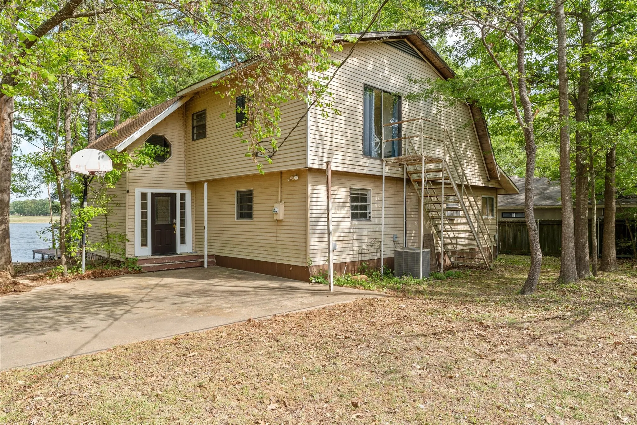 Single Family Residence For Sale in Franklin (TX) County , 405 Triple S Drive, Mount Vernon, Texas 75457, 6 Bedroom, 2 Bathroom, Garage spaces, 1,992 Sqft, built in 1980, mls#21228588, Real Estate Agent in Mount Vernon, Homes For Sale in Franklin (TX) county, Homes For Sale in Mount Vernon, Realtor in Mount Vernon Texas, Real Estate Brokerage Independent Realty Texas, Luminita Cordes Realtor