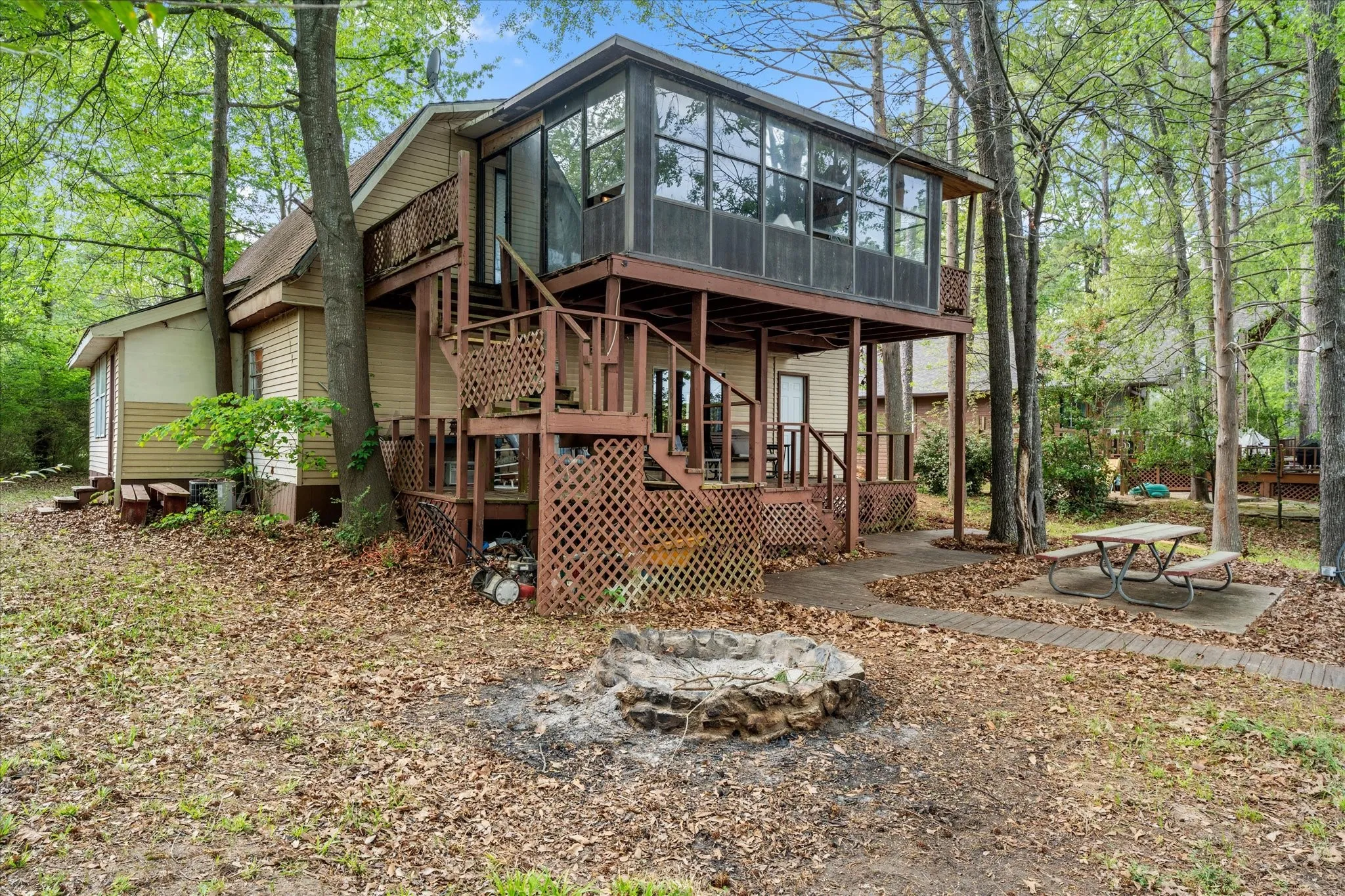 Single Family Residence For Sale in Franklin (TX) County , 405 Triple S Drive, Mount Vernon, Texas 75457, 6 Bedroom, 2 Bathroom, Garage spaces, 1,992 Sqft, built in 1980, mls#21228588, Real Estate Agent in Mount Vernon, Homes For Sale in Franklin (TX) county, Homes For Sale in Mount Vernon, Realtor in Mount Vernon Texas, Real Estate Brokerage Independent Realty Texas, Luminita Cordes Realtor