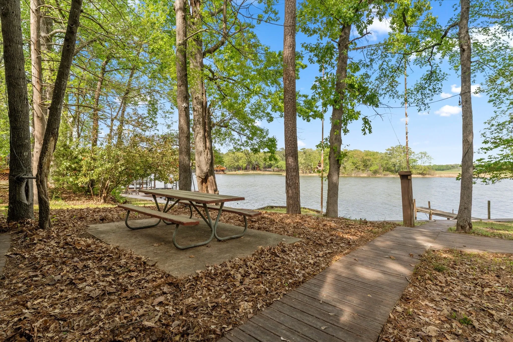Single Family Residence For Sale in Franklin (TX) County , 405 Triple S Drive, Mount Vernon, Texas 75457, 6 Bedroom, 2 Bathroom, Garage spaces, 1,992 Sqft, built in 1980, mls#21228588, Real Estate Agent in Mount Vernon, Homes For Sale in Franklin (TX) county, Homes For Sale in Mount Vernon, Realtor in Mount Vernon Texas, Real Estate Brokerage Independent Realty Texas, Luminita Cordes Realtor