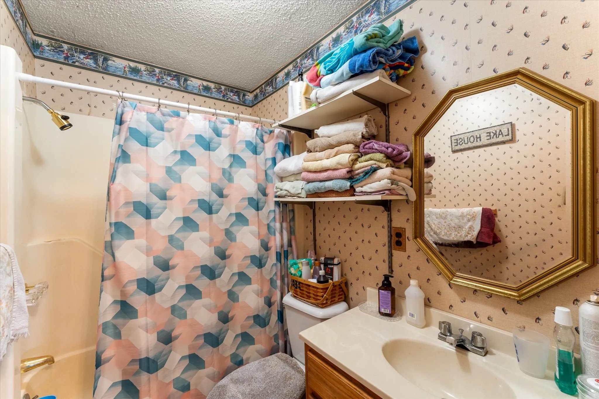 Single Family Residence For Sale in Franklin (TX) County , 405 Triple S Drive, Mount Vernon, Texas 75457, 6 Bedroom, 2 Bathroom, Garage spaces, 1,992 Sqft, built in 1980, mls#21228588, Real Estate Agent in Mount Vernon, Homes For Sale in Franklin (TX) county, Homes For Sale in Mount Vernon, Realtor in Mount Vernon Texas, Real Estate Brokerage Independent Realty Texas, Luminita Cordes Realtor