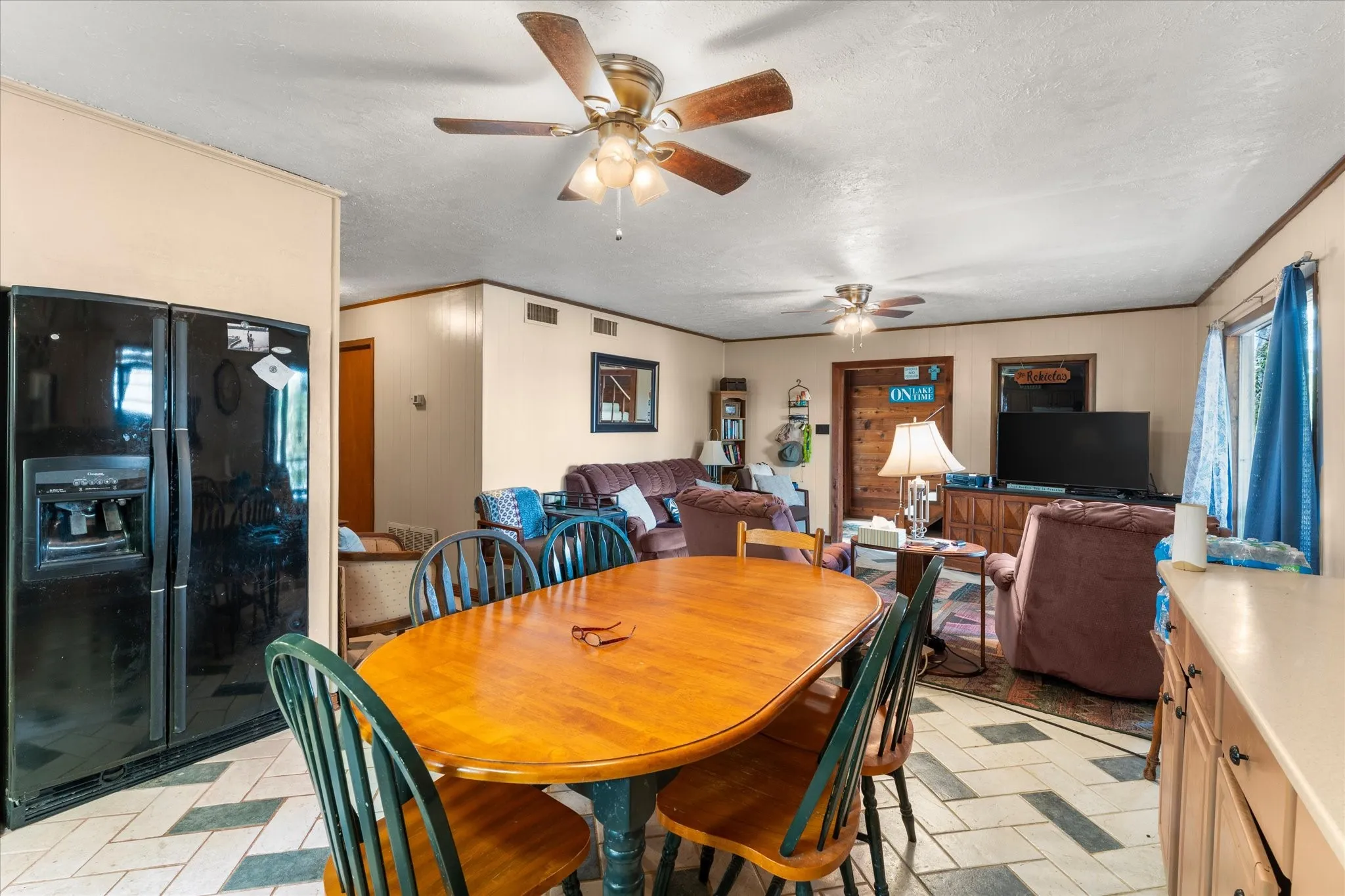Single Family Residence For Sale in Franklin (TX) County , 405 Triple S Drive, Mount Vernon, Texas 75457, 6 Bedroom, 2 Bathroom, Garage spaces, 1,992 Sqft, built in 1980, mls#21228588, Real Estate Agent in Mount Vernon, Homes For Sale in Franklin (TX) county, Homes For Sale in Mount Vernon, Realtor in Mount Vernon Texas, Real Estate Brokerage Independent Realty Texas, Luminita Cordes Realtor