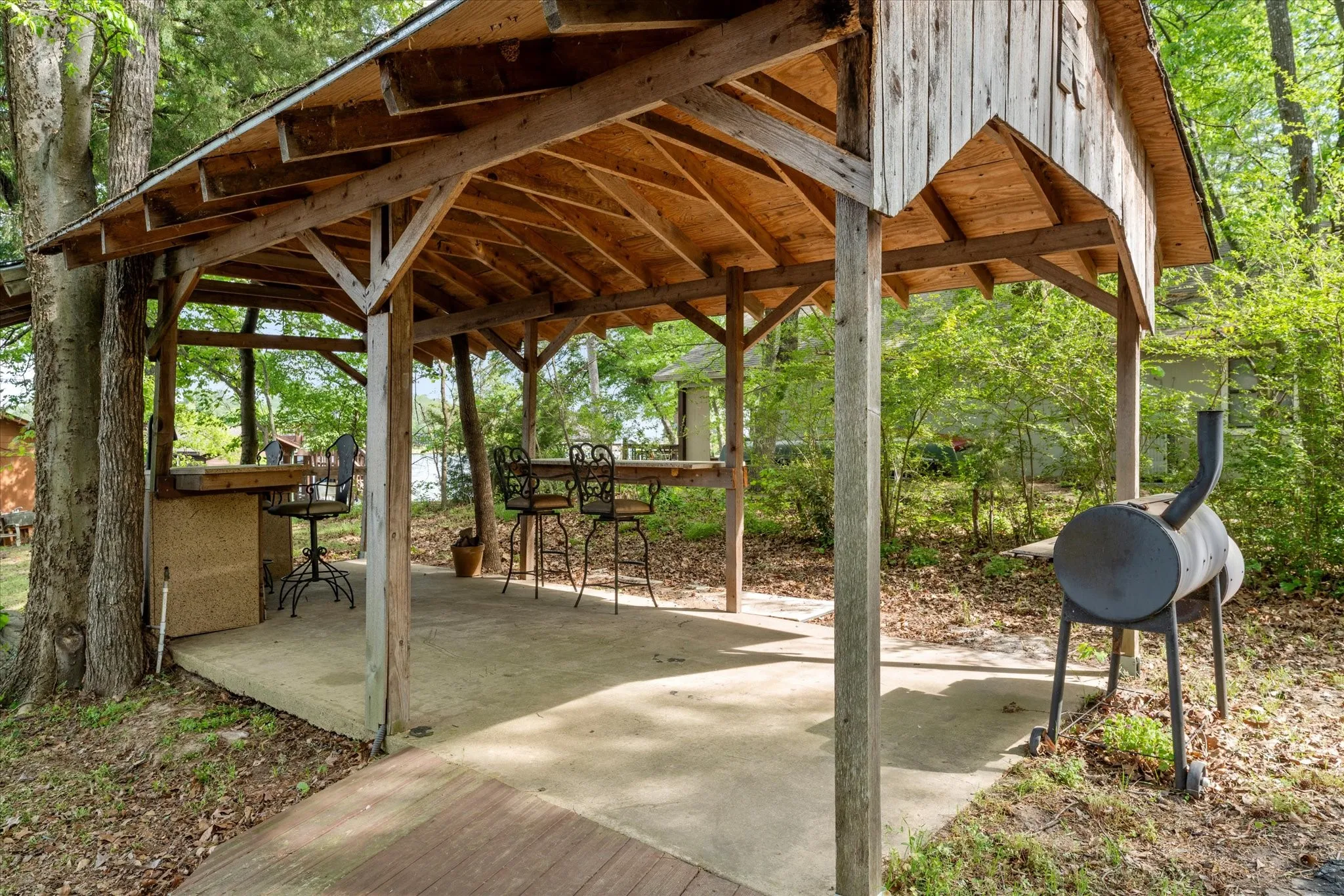 Single Family Residence For Sale in Franklin (TX) County , 405 Triple S Drive, Mount Vernon, Texas 75457, 6 Bedroom, 2 Bathroom, Garage spaces, 1,992 Sqft, built in 1980, mls#21228588, Real Estate Agent in Mount Vernon, Homes For Sale in Franklin (TX) county, Homes For Sale in Mount Vernon, Realtor in Mount Vernon Texas, Real Estate Brokerage Independent Realty Texas, Luminita Cordes Realtor