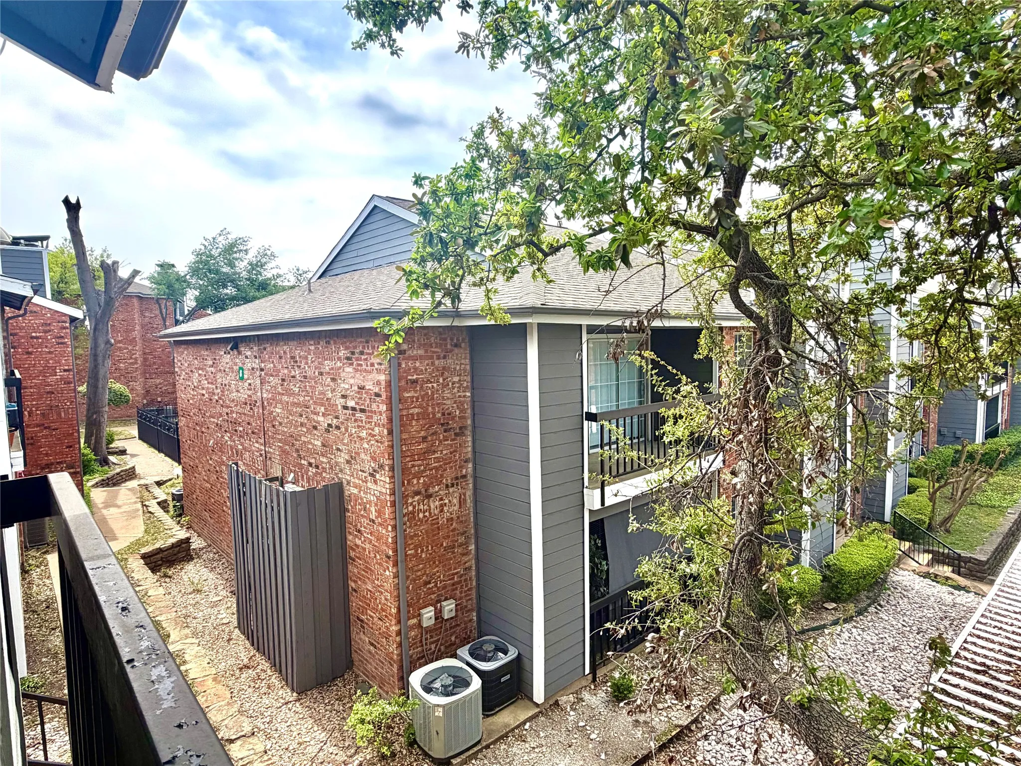 Condominium For Sale in Collin County , 18333 Roehampton Drive 624, Dallas, Texas 75252, 2 Bedroom, 1 Bathroom, Garage spaces, 737 Sqft, built in 1985, mls#21228438, Real Estate Agent in Dallas, Homes For Sale in Collin county, Homes For Sale in Dallas, Realtor in Dallas Texas, Real Estate Brokerage Independent Realty Texas, Luminita Cordes Realtor