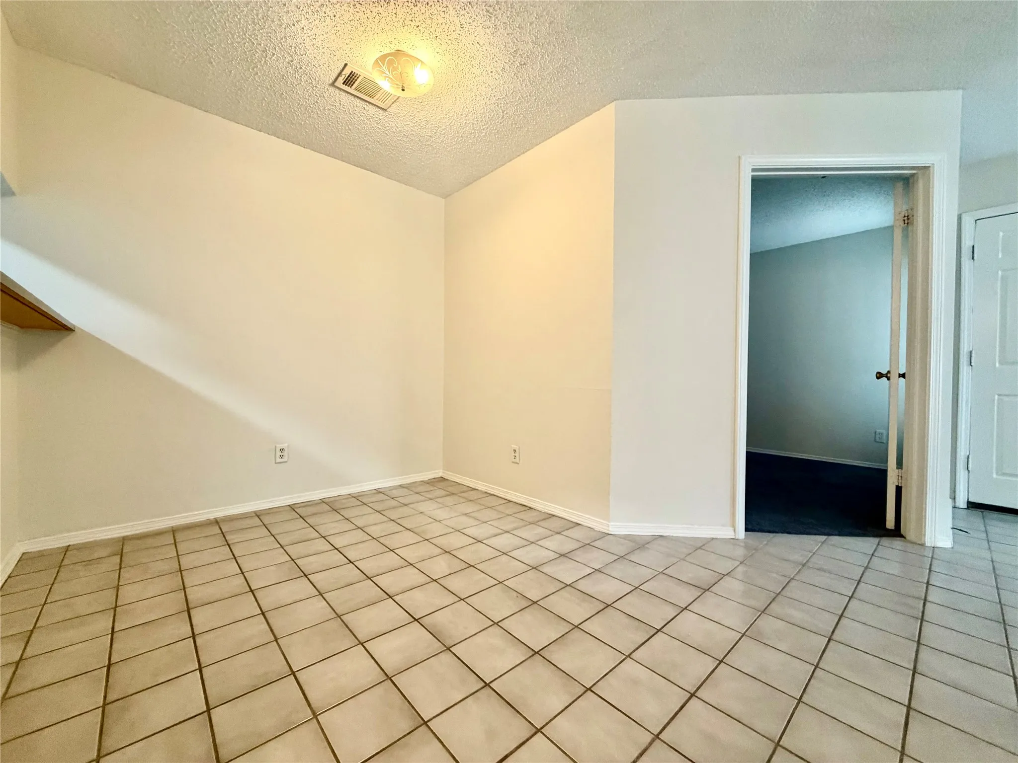 Condominium For Sale in Collin County , 18333 Roehampton Drive 624, Dallas, Texas 75252, 2 Bedroom, 1 Bathroom, Garage spaces, 737 Sqft, built in 1985, mls#21228438, Real Estate Agent in Dallas, Homes For Sale in Collin county, Homes For Sale in Dallas, Realtor in Dallas Texas, Real Estate Brokerage Independent Realty Texas, Luminita Cordes Realtor