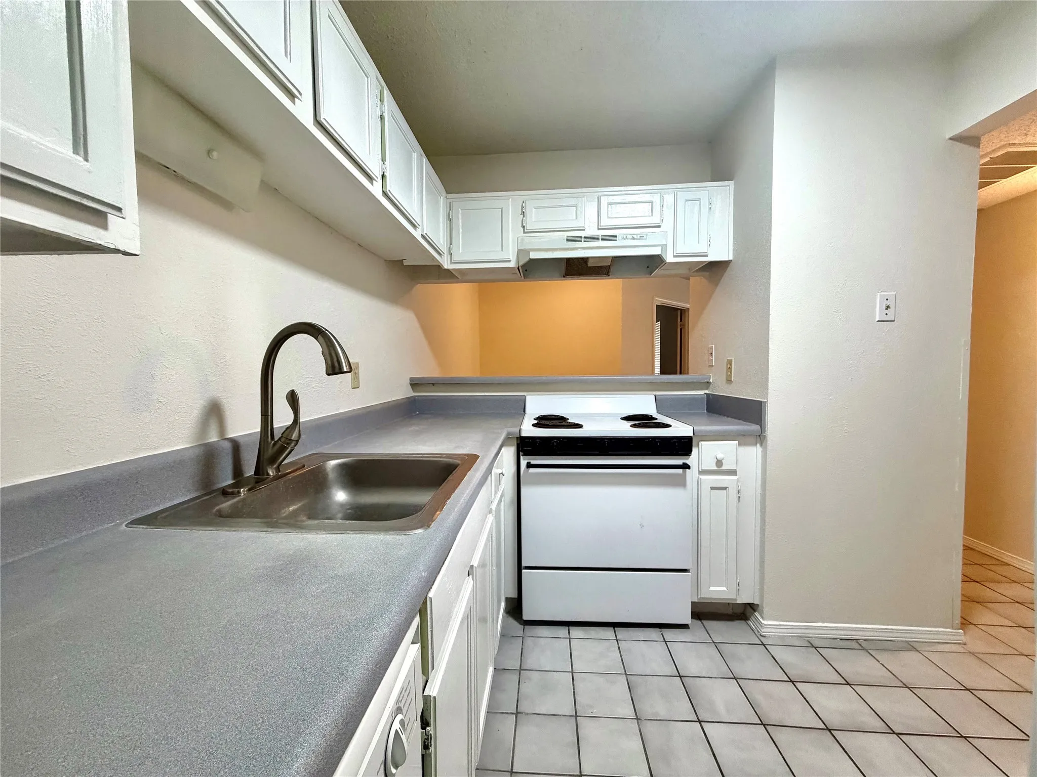 Condominium For Sale in Collin County , 18333 Roehampton Drive 624, Dallas, Texas 75252, 2 Bedroom, 1 Bathroom, Garage spaces, 737 Sqft, built in 1985, mls#21228438, Real Estate Agent in Dallas, Homes For Sale in Collin county, Homes For Sale in Dallas, Realtor in Dallas Texas, Real Estate Brokerage Independent Realty Texas, Luminita Cordes Realtor
