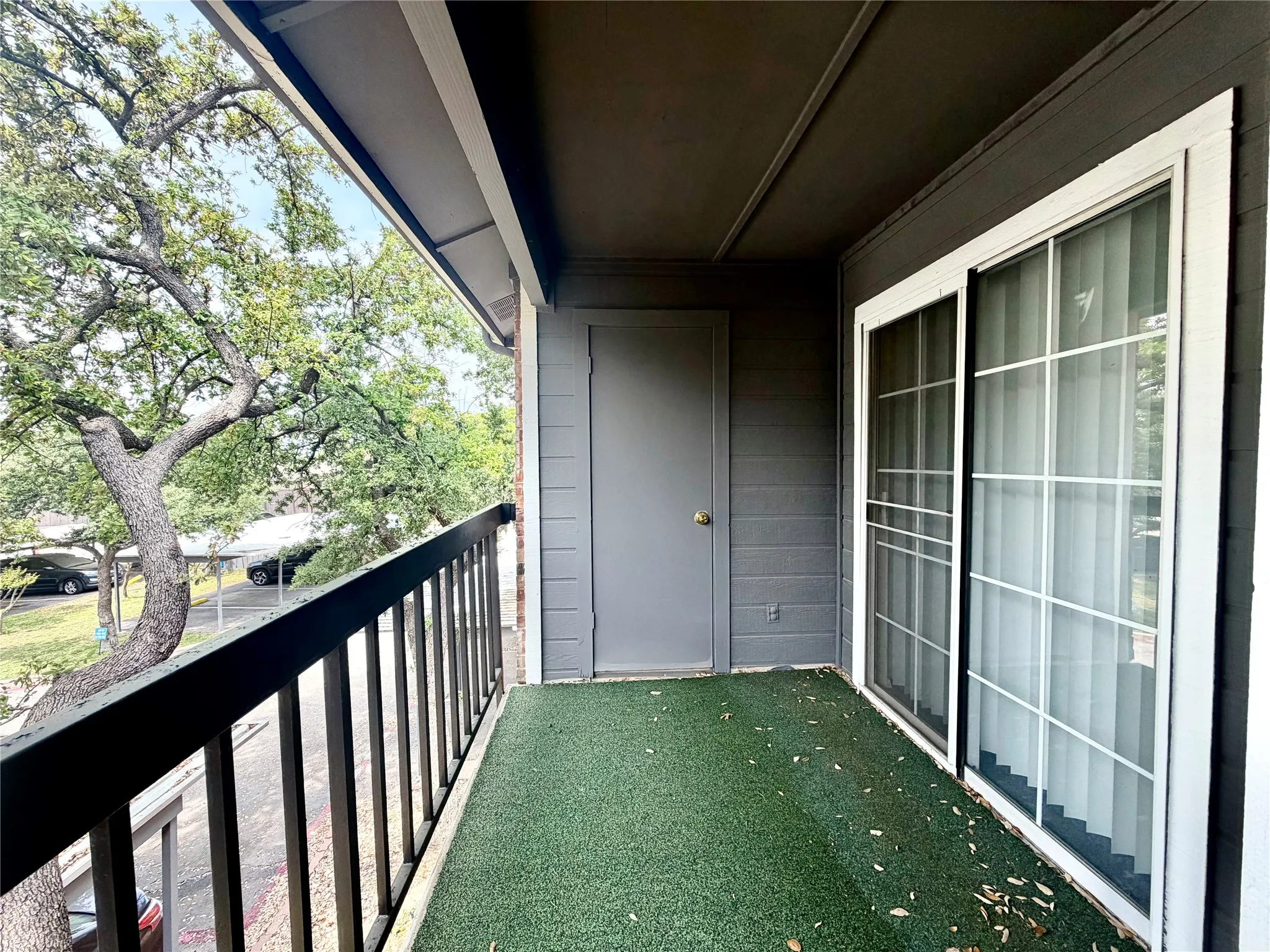 Condominium For Sale in Collin County , 18333 Roehampton Drive 624, Dallas, Texas 75252, 2 Bedroom, 1 Bathroom, Garage spaces, 737 Sqft, built in 1985, mls#21228438, Real Estate Agent in Dallas, Homes For Sale in Collin county, Homes For Sale in Dallas, Realtor in Dallas Texas, Real Estate Brokerage Independent Realty Texas, Luminita Cordes Realtor