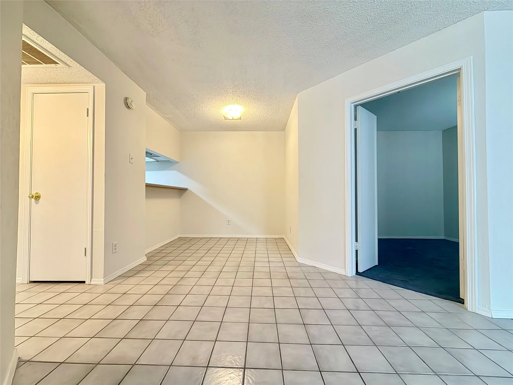 Condominium For Sale in Collin County , 18333 Roehampton Drive 624, Dallas, Texas 75252, 2 Bedroom, 1 Bathroom, Garage spaces, 737 Sqft, built in 1985, mls#21228438, Real Estate Agent in Dallas, Homes For Sale in Collin county, Homes For Sale in Dallas, Realtor in Dallas Texas, Real Estate Brokerage Independent Realty Texas, Luminita Cordes Realtor
