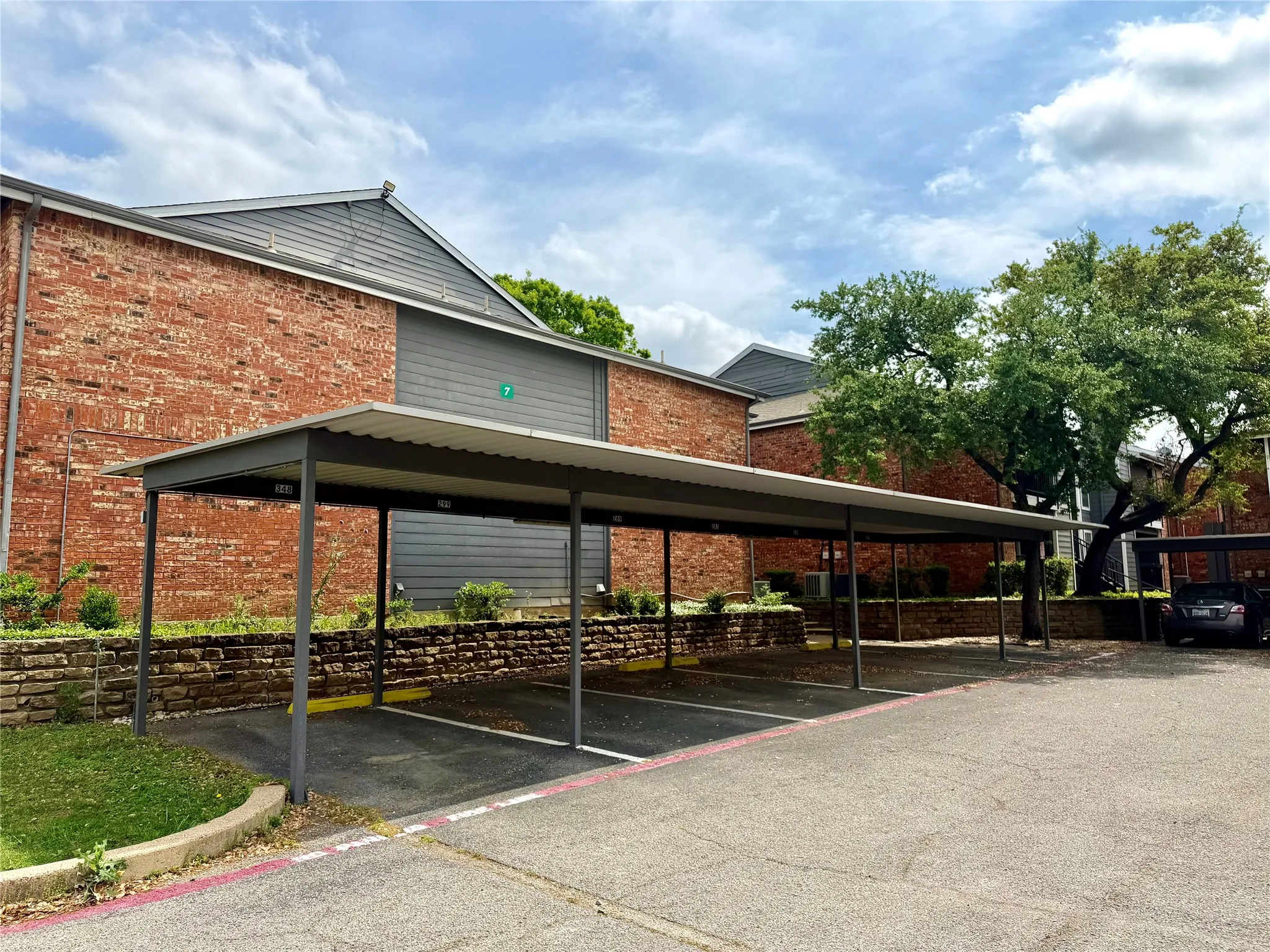 Condominium For Sale in Collin County , 18333 Roehampton Drive 624, Dallas, Texas 75252, 2 Bedroom, 1 Bathroom, Garage spaces, 737 Sqft, built in 1985, mls#21228438, Real Estate Agent in Dallas, Homes For Sale in Collin county, Homes For Sale in Dallas, Realtor in Dallas Texas, Real Estate Brokerage Independent Realty Texas, Luminita Cordes Realtor