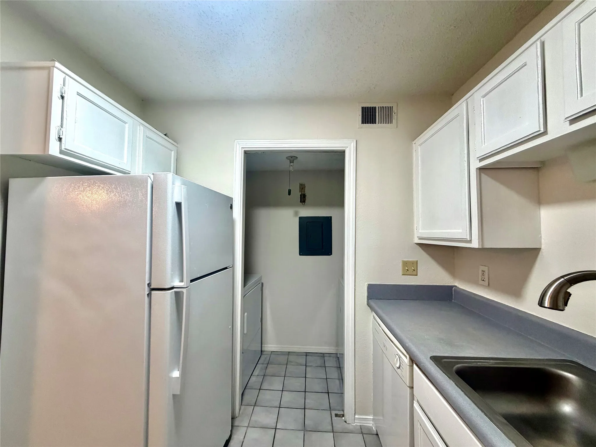 Condominium For Sale in Collin County , 18333 Roehampton Drive 624, Dallas, Texas 75252, 2 Bedroom, 1 Bathroom, Garage spaces, 737 Sqft, built in 1985, mls#21228438, Real Estate Agent in Dallas, Homes For Sale in Collin county, Homes For Sale in Dallas, Realtor in Dallas Texas, Real Estate Brokerage Independent Realty Texas, Luminita Cordes Realtor