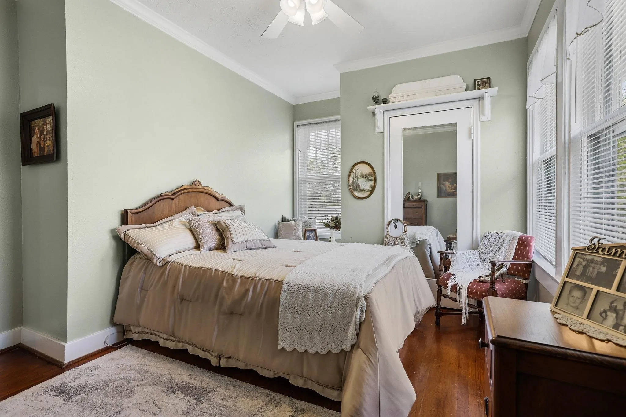 Single Family Residence For Sale in Fannin County , 304 E 9th Street, Bonham, Texas 75418, 4 Bedroom, 3 Bathroom, Garage spaces, 2,954 Sqft, built in 1929, Preowned, mls#21228645, Real Estate Agent in Bonham, Homes For Sale in Fannin county, Homes For Sale in Bonham, Realtor in Bonham Texas, Real Estate Brokerage Independent Realty Texas, Luminita Cordes Realtor