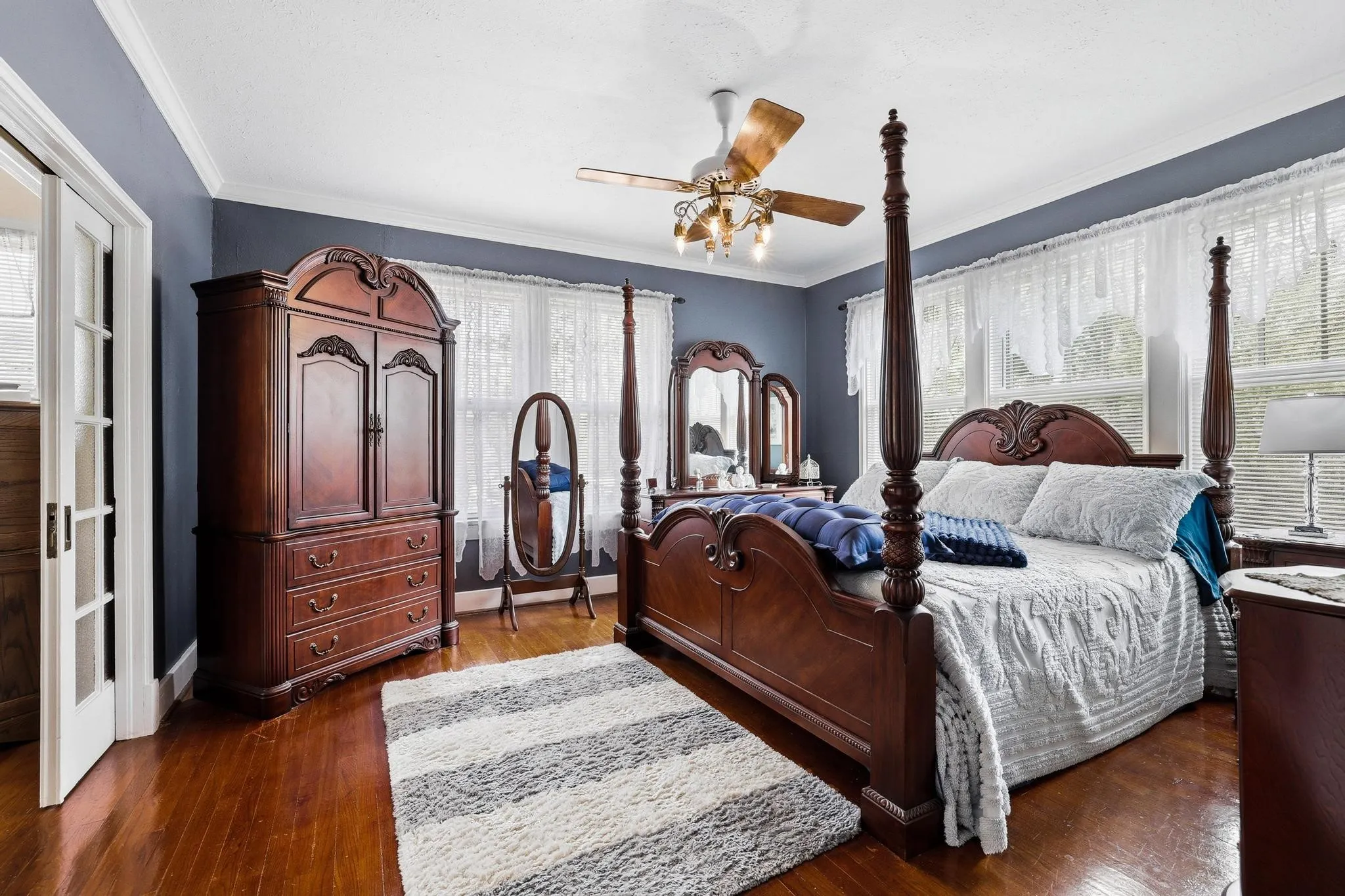 Single Family Residence For Sale in Fannin County , 304 E 9th Street, Bonham, Texas 75418, 4 Bedroom, 3 Bathroom, Garage spaces, 2,954 Sqft, built in 1929, Preowned, mls#21228645, Real Estate Agent in Bonham, Homes For Sale in Fannin county, Homes For Sale in Bonham, Realtor in Bonham Texas, Real Estate Brokerage Independent Realty Texas, Luminita Cordes Realtor
