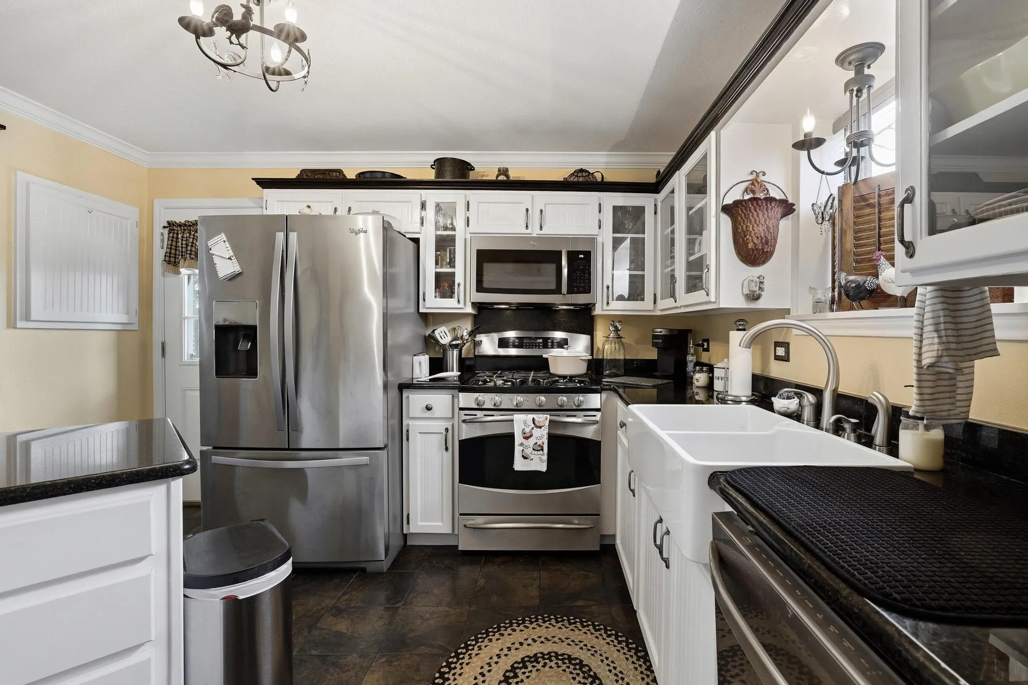 Single Family Residence For Sale in Fannin County , 304 E 9th Street, Bonham, Texas 75418, 4 Bedroom, 3 Bathroom, Garage spaces, 2,954 Sqft, built in 1929, Preowned, mls#21228645, Real Estate Agent in Bonham, Homes For Sale in Fannin county, Homes For Sale in Bonham, Realtor in Bonham Texas, Real Estate Brokerage Independent Realty Texas, Luminita Cordes Realtor