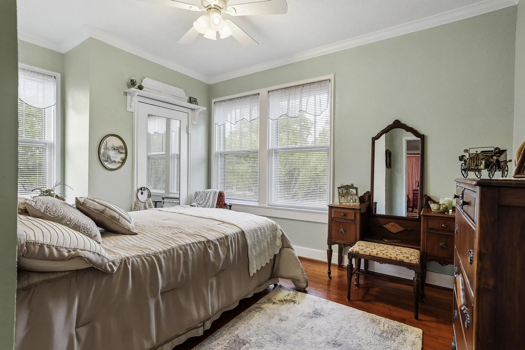 Single Family Residence For Sale in Fannin County , 304 E 9th Street, Bonham, Texas 75418, 4 Bedroom, 3 Bathroom, Garage spaces, 2,954 Sqft, built in 1929, Preowned, mls#21228645, Real Estate Agent in Bonham, Homes For Sale in Fannin county, Homes For Sale in Bonham, Realtor in Bonham Texas, Real Estate Brokerage Independent Realty Texas, Luminita Cordes Realtor