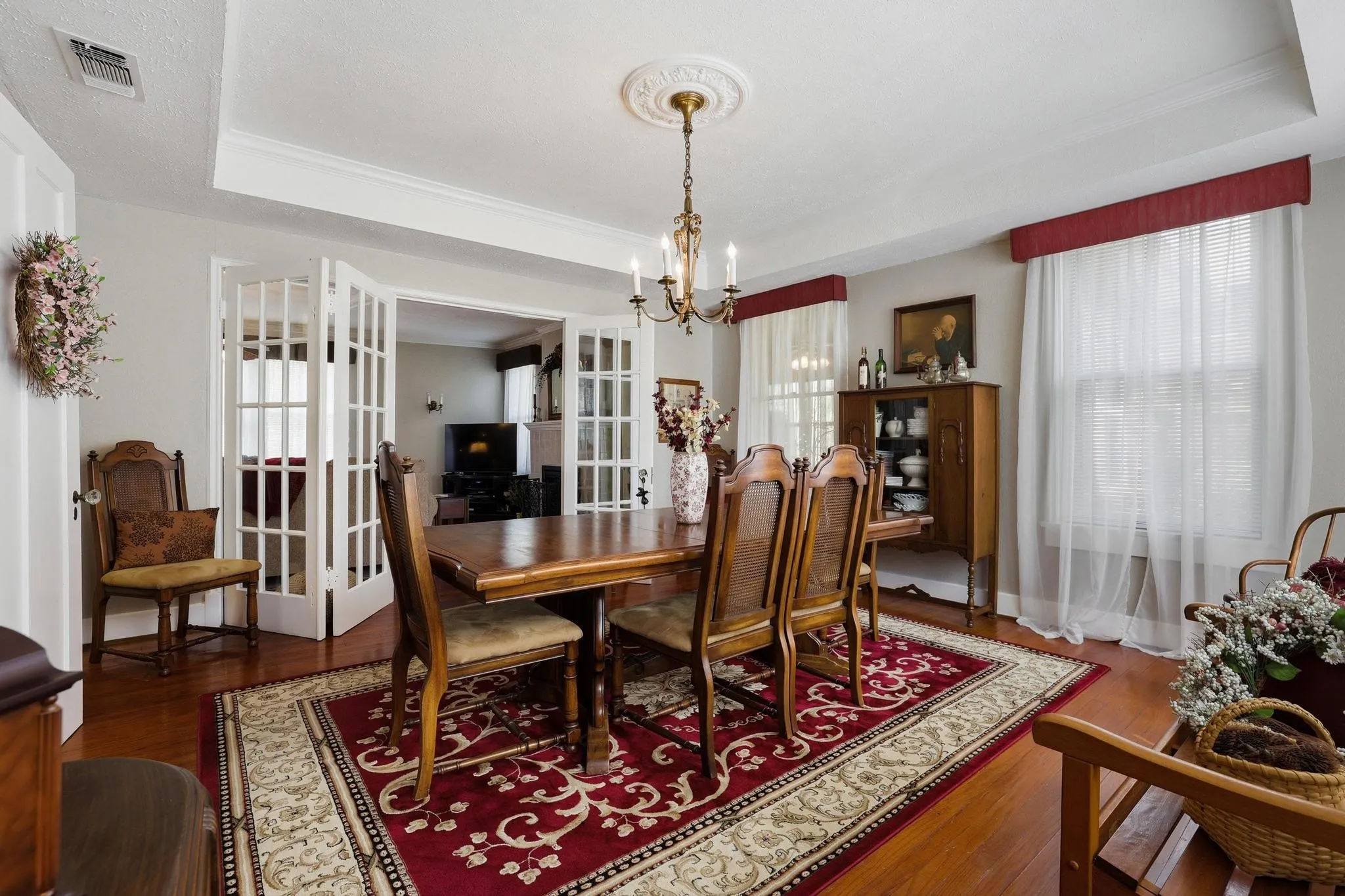 Single Family Residence For Sale in Fannin County , 304 E 9th Street, Bonham, Texas 75418, 4 Bedroom, 3 Bathroom, Garage spaces, 2,954 Sqft, built in 1929, Preowned, mls#21228645, Real Estate Agent in Bonham, Homes For Sale in Fannin county, Homes For Sale in Bonham, Realtor in Bonham Texas, Real Estate Brokerage Independent Realty Texas, Luminita Cordes Realtor