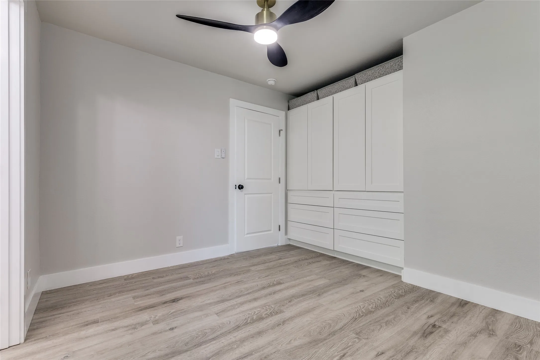 Single Family Residence For Sale in Dallas County , 14234 Queens Chapel Road, Farmers Branch, Texas 75234, 4 Bedroom, 3 Bathroom, 1 Garage spaces, 1,416 Sqft, built in 1960, Preowned, mls#21228421, Real Estate Agent in Farmers Branch, Homes For Sale in Dallas county, Homes For Sale in Farmers Branch, Realtor in Farmers Branch Texas, Real Estate Brokerage Independent Realty Texas, Luminita Cordes Realtor