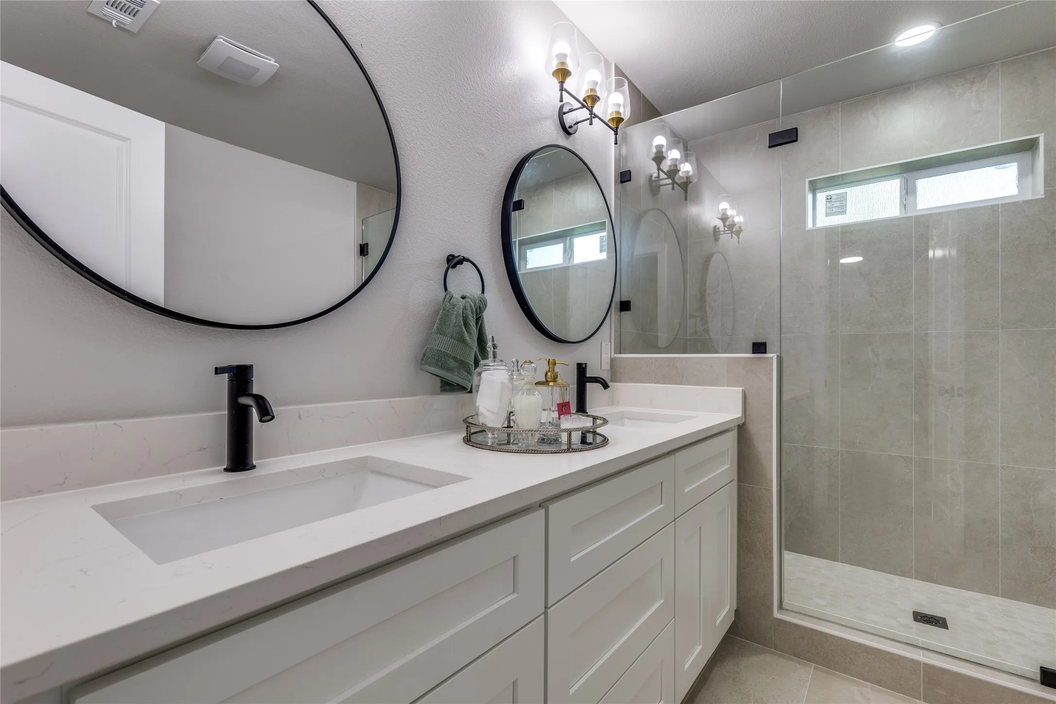 Single Family Residence For Sale in Dallas County , 14234 Queens Chapel Road, Farmers Branch, Texas 75234, 4 Bedroom, 3 Bathroom, 1 Garage spaces, 1,416 Sqft, built in 1960, Preowned, mls#21228421, Real Estate Agent in Farmers Branch, Homes For Sale in Dallas county, Homes For Sale in Farmers Branch, Realtor in Farmers Branch Texas, Real Estate Brokerage Independent Realty Texas, Luminita Cordes Realtor