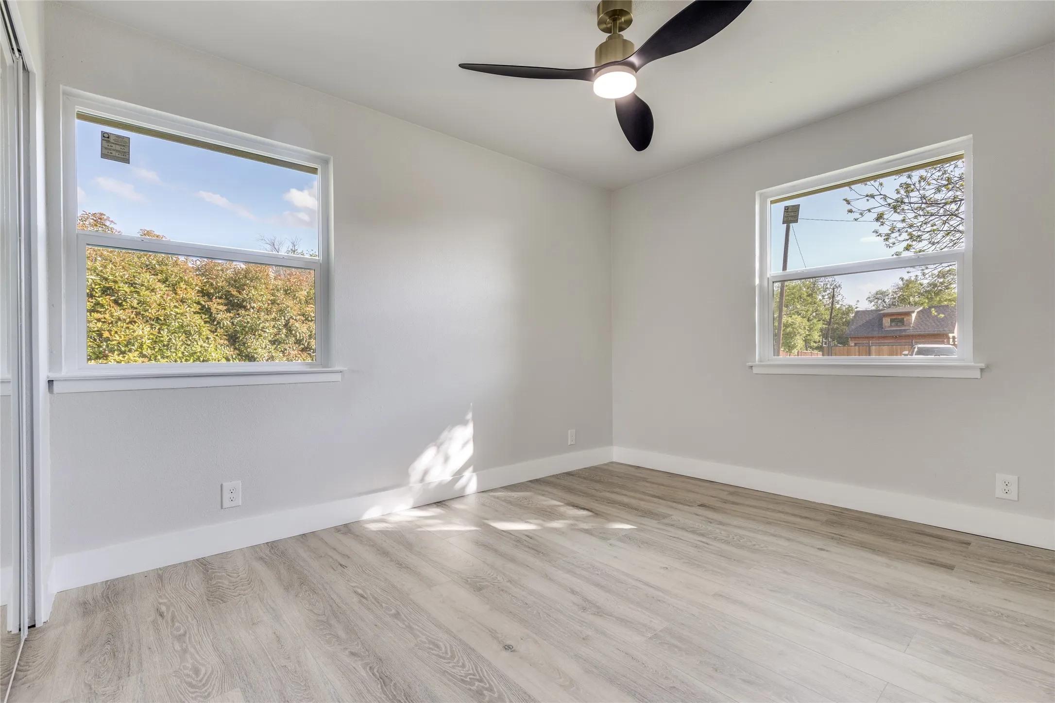 Single Family Residence For Sale in Dallas County , 14234 Queens Chapel Road, Farmers Branch, Texas 75234, 4 Bedroom, 3 Bathroom, 1 Garage spaces, 1,416 Sqft, built in 1960, Preowned, mls#21228421, Real Estate Agent in Farmers Branch, Homes For Sale in Dallas county, Homes For Sale in Farmers Branch, Realtor in Farmers Branch Texas, Real Estate Brokerage Independent Realty Texas, Luminita Cordes Realtor