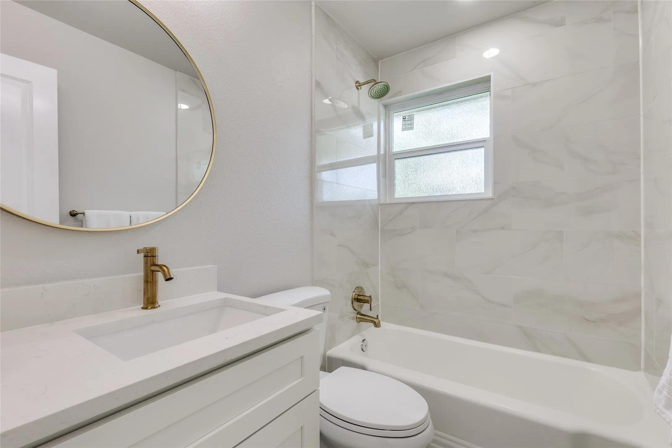 Single Family Residence For Sale in Dallas County , 14234 Queens Chapel Road, Farmers Branch, Texas 75234, 4 Bedroom, 3 Bathroom, 1 Garage spaces, 1,416 Sqft, built in 1960, Preowned, mls#21228421, Real Estate Agent in Farmers Branch, Homes For Sale in Dallas county, Homes For Sale in Farmers Branch, Realtor in Farmers Branch Texas, Real Estate Brokerage Independent Realty Texas, Luminita Cordes Realtor