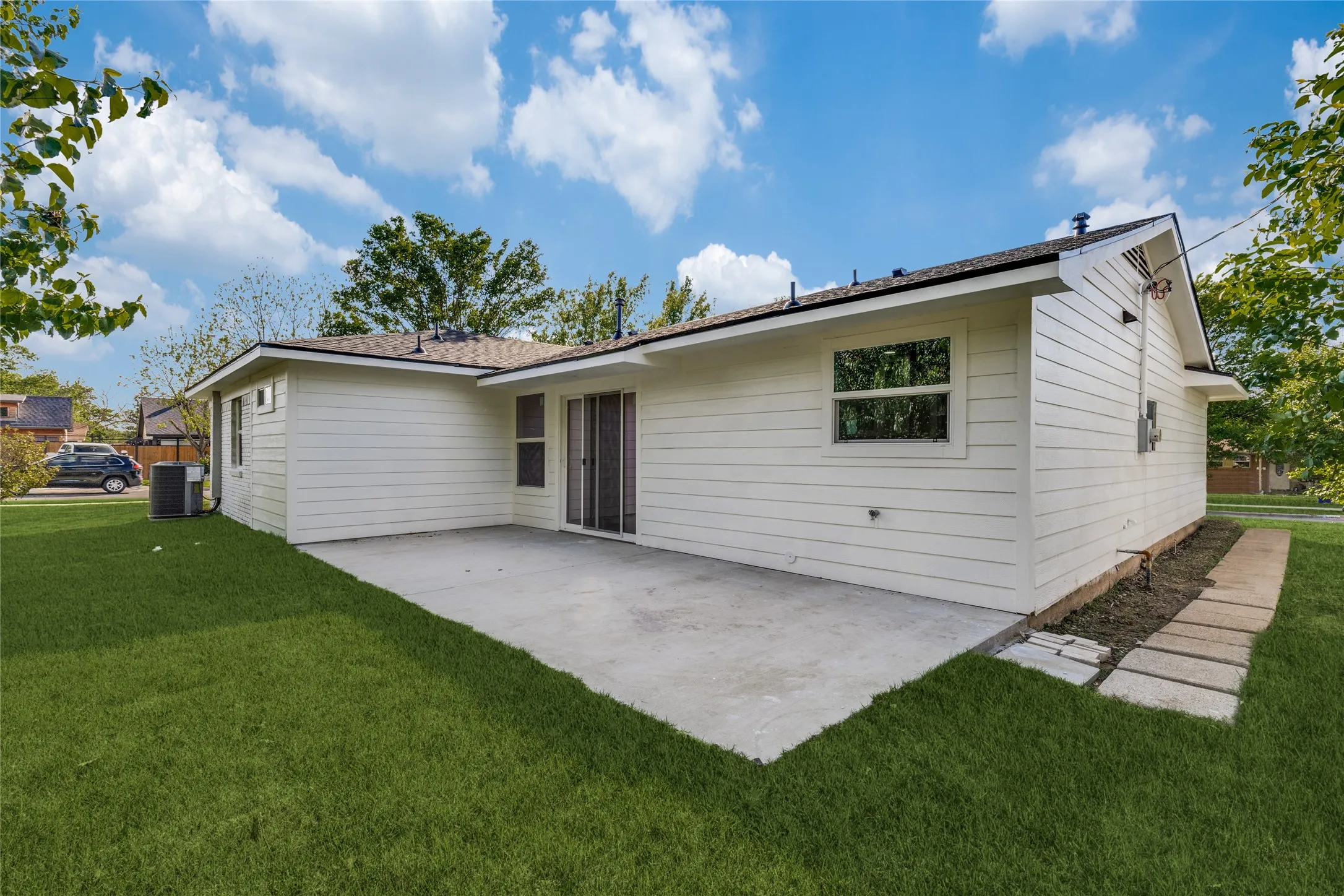 Single Family Residence For Sale in Dallas County , 14234 Queens Chapel Road, Farmers Branch, Texas 75234, 4 Bedroom, 3 Bathroom, 1 Garage spaces, 1,416 Sqft, built in 1960, Preowned, mls#21228421, Real Estate Agent in Farmers Branch, Homes For Sale in Dallas county, Homes For Sale in Farmers Branch, Realtor in Farmers Branch Texas, Real Estate Brokerage Independent Realty Texas, Luminita Cordes Realtor