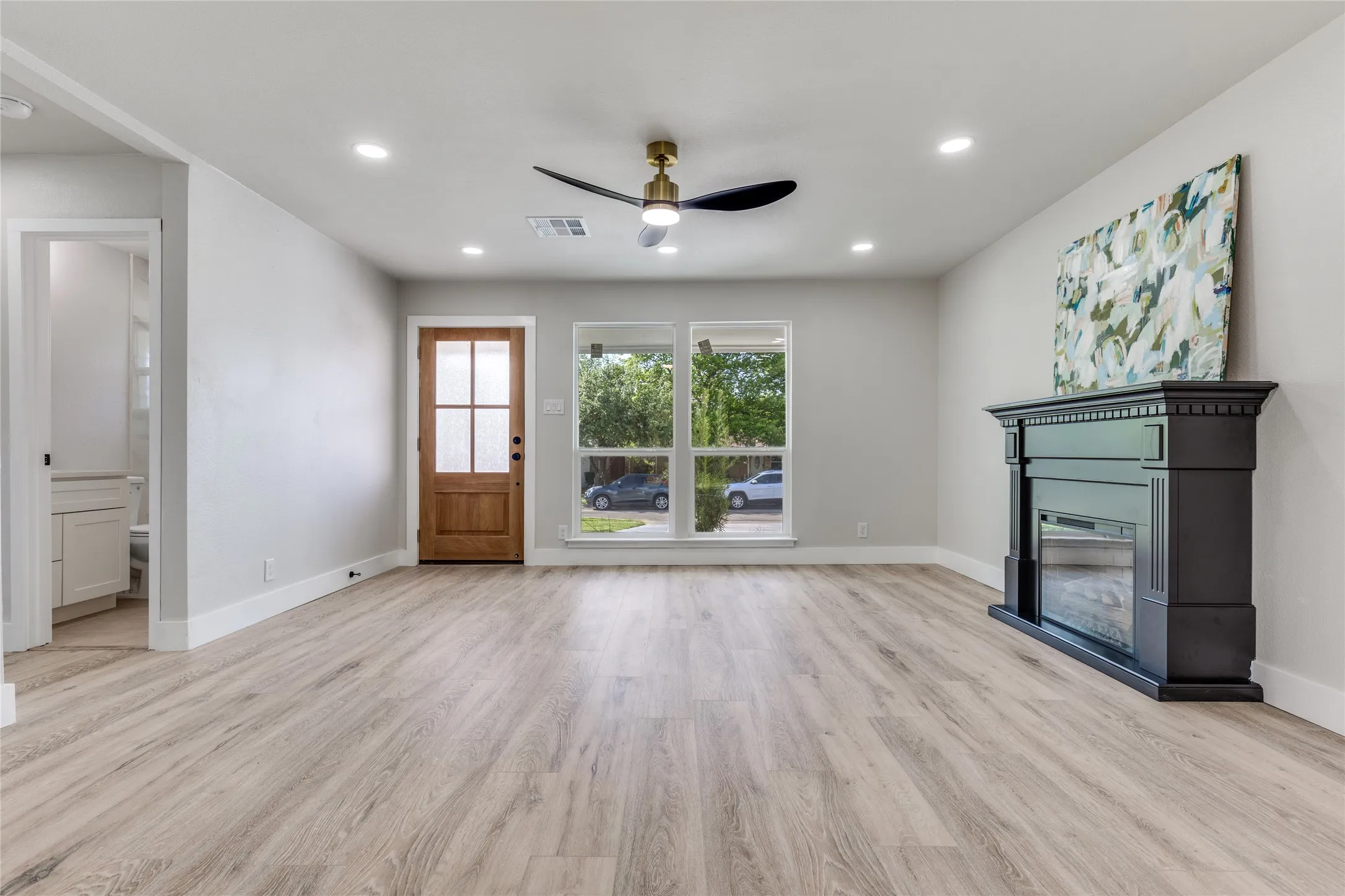 Single Family Residence For Sale in Dallas County , 14234 Queens Chapel Road, Farmers Branch, Texas 75234, 4 Bedroom, 3 Bathroom, 1 Garage spaces, 1,416 Sqft, built in 1960, Preowned, mls#21228421, Real Estate Agent in Farmers Branch, Homes For Sale in Dallas county, Homes For Sale in Farmers Branch, Realtor in Farmers Branch Texas, Real Estate Brokerage Independent Realty Texas, Luminita Cordes Realtor